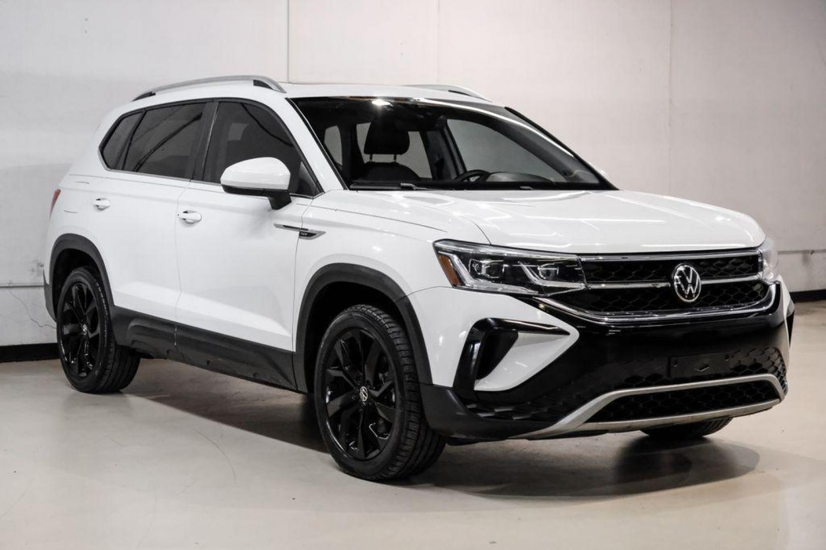 2022 Pure White /Gray/Black Volkswagen Taos 1.5T SEL (3VV1X7B28NM) with an 1.5L I4 Turbocharged DOHC 16V LEV3-SULEV30 158hp engine, Automatic transmission, located at 15300 Midway Rd., Addison, TX, 75001, (972) 702-0011, 32.958321, -96.838074 - Photo#6