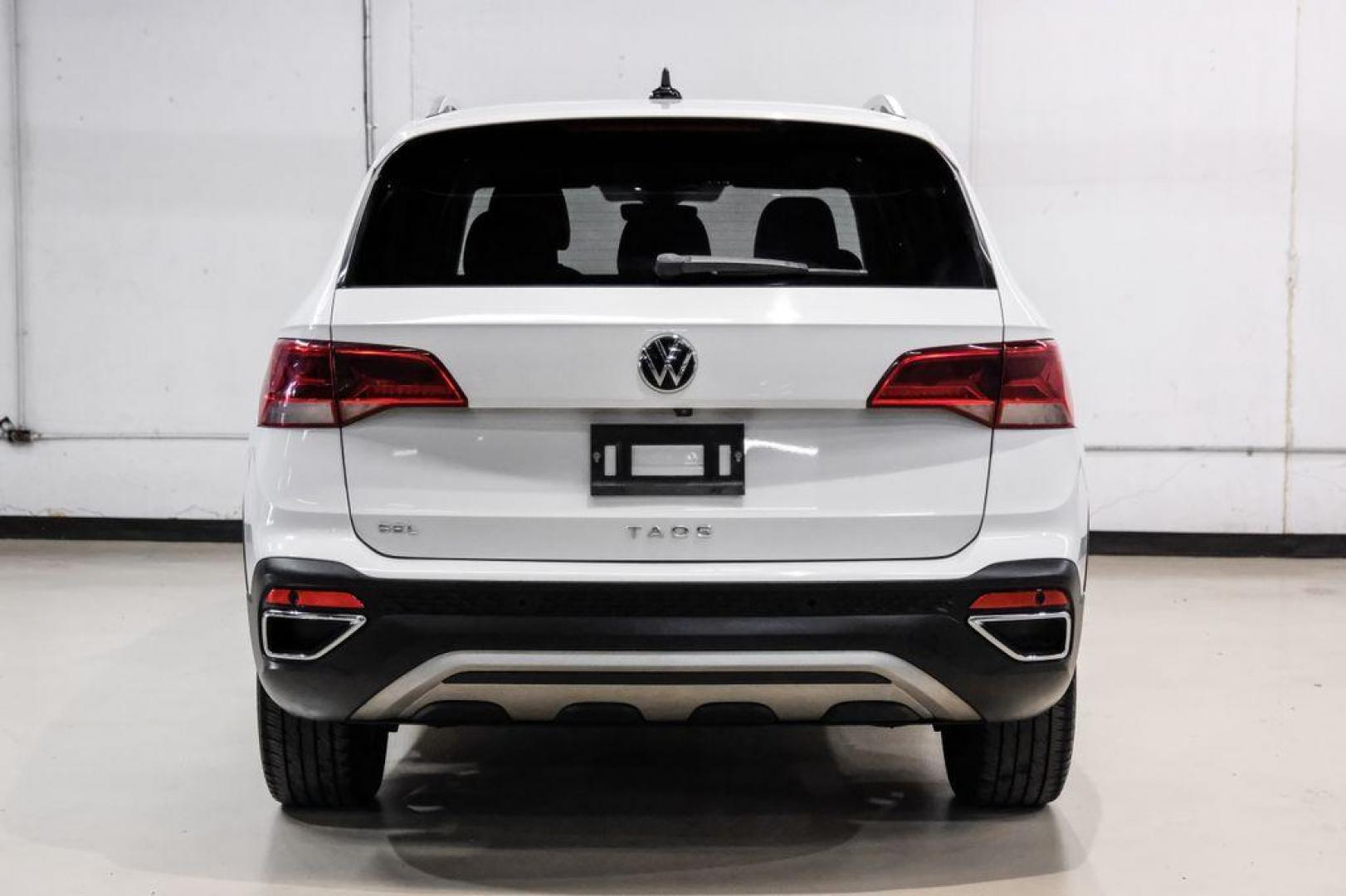 2022 Pure White /Gray/Black Volkswagen Taos 1.5T SEL (3VV1X7B28NM) with an 1.5L I4 Turbocharged DOHC 16V LEV3-SULEV30 158hp engine, Automatic transmission, located at 15300 Midway Rd., Addison, TX, 75001, (972) 702-0011, 32.958321, -96.838074 - Photo#9