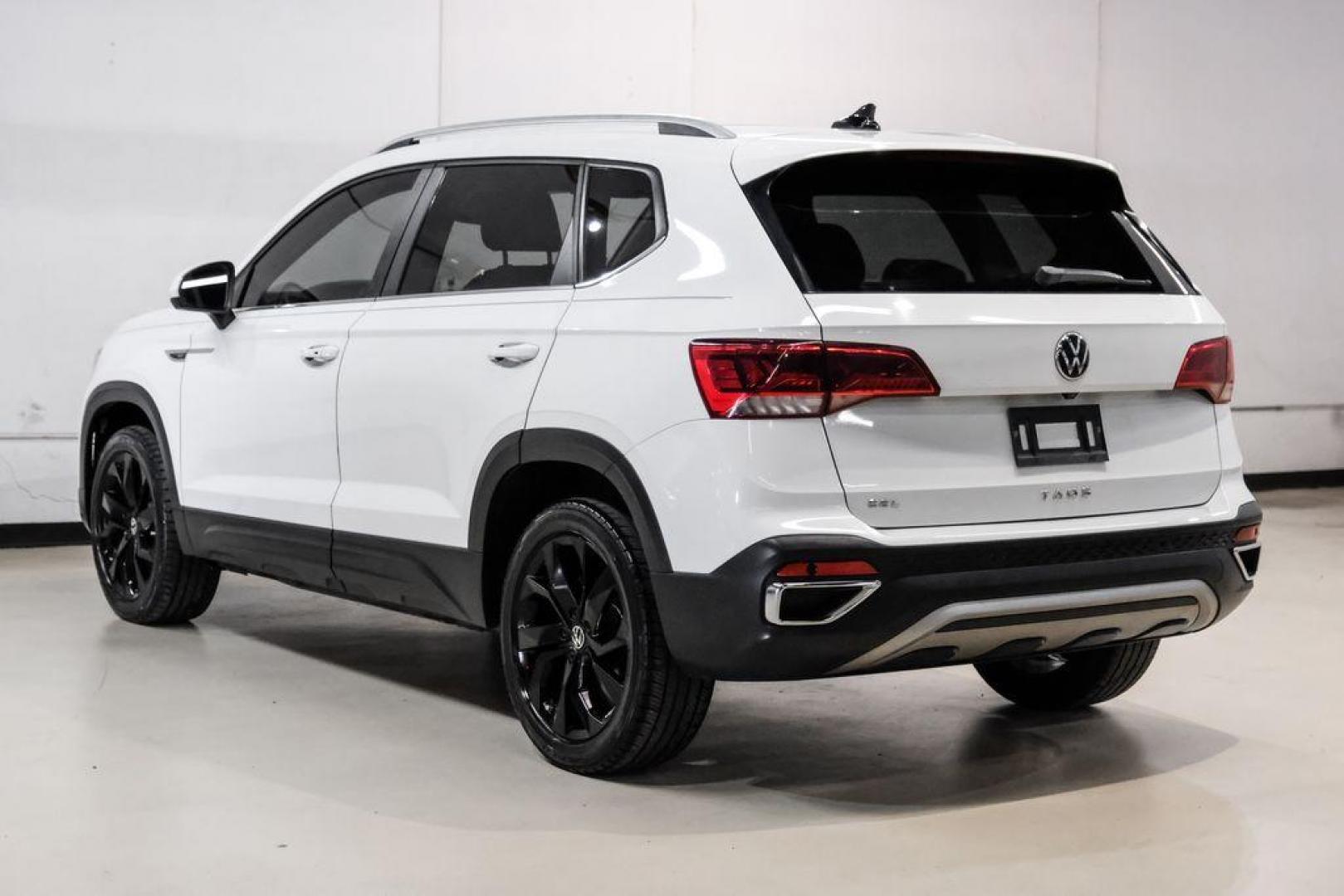 2022 Pure White /Gray/Black Volkswagen Taos 1.5T SEL (3VV1X7B28NM) with an 1.5L I4 Turbocharged DOHC 16V LEV3-SULEV30 158hp engine, Automatic transmission, located at 15300 Midway Rd., Addison, TX, 75001, (972) 702-0011, 32.958321, -96.838074 - Photo#10