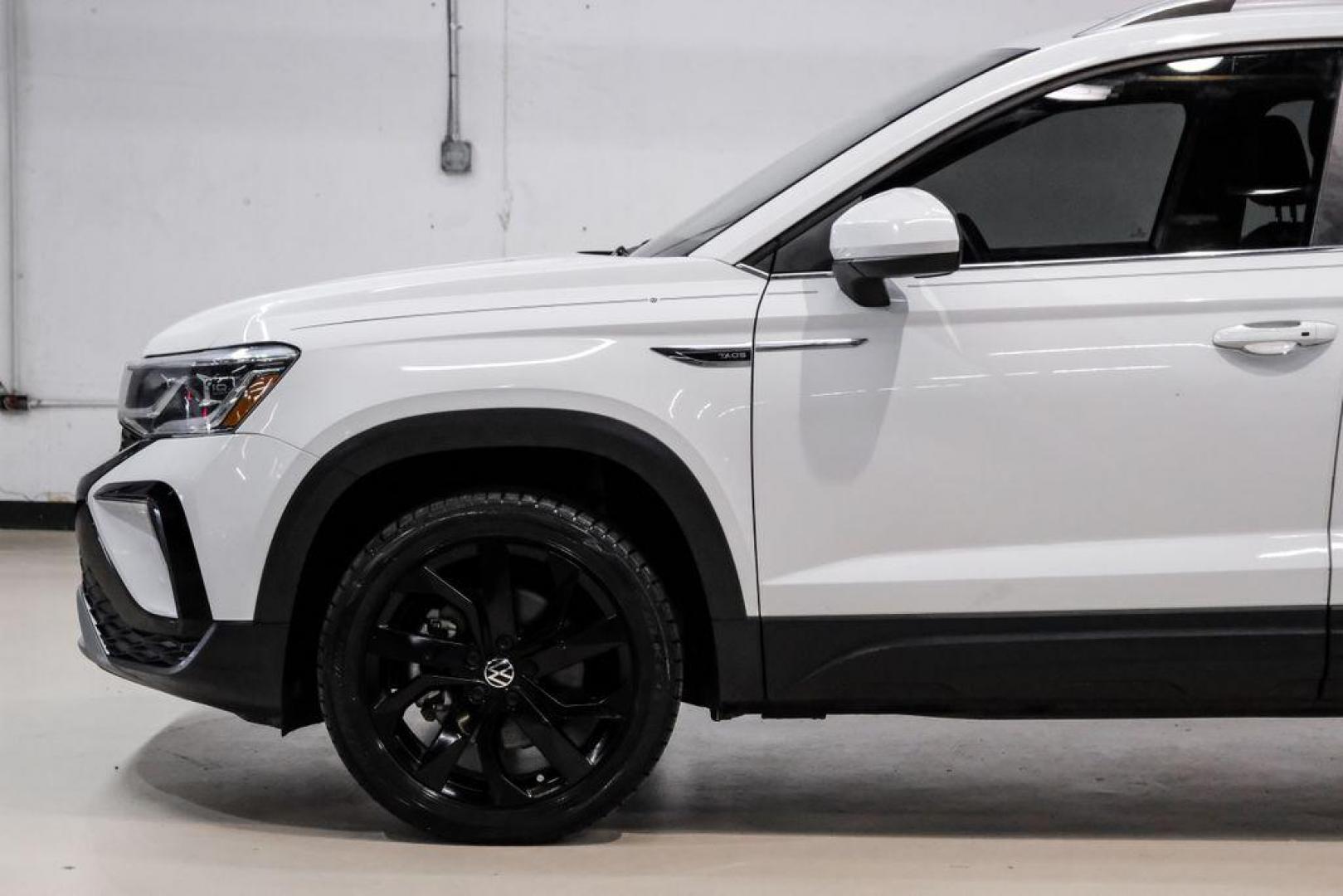 2022 Pure White /Gray/Black Volkswagen Taos 1.5T SEL (3VV1X7B28NM) with an 1.5L I4 Turbocharged DOHC 16V LEV3-SULEV30 158hp engine, Automatic transmission, located at 15300 Midway Rd., Addison, TX, 75001, (972) 702-0011, 32.958321, -96.838074 - Photo#12