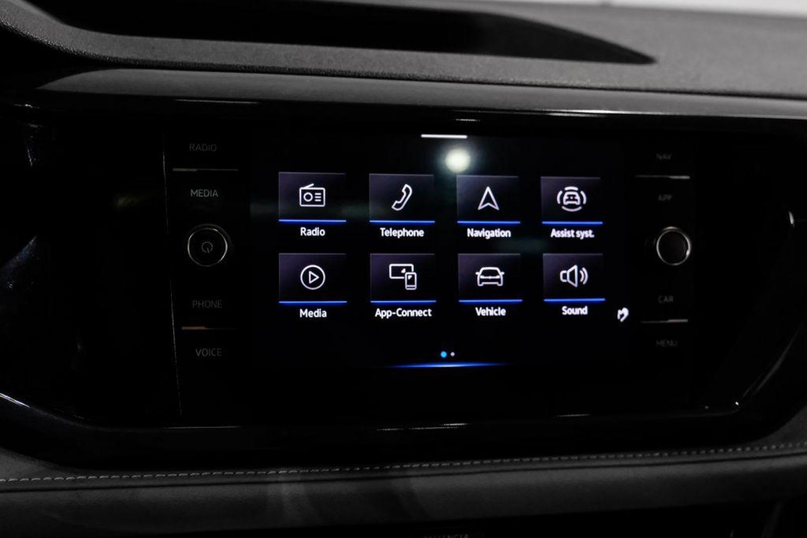 2022 Pure White /Gray/Black Volkswagen Taos 1.5T SEL (3VV1X7B28NM) with an 1.5L I4 Turbocharged DOHC 16V LEV3-SULEV30 158hp engine, Automatic transmission, located at 15300 Midway Rd., Addison, TX, 75001, (972) 702-0011, 32.958321, -96.838074 - Photo#31