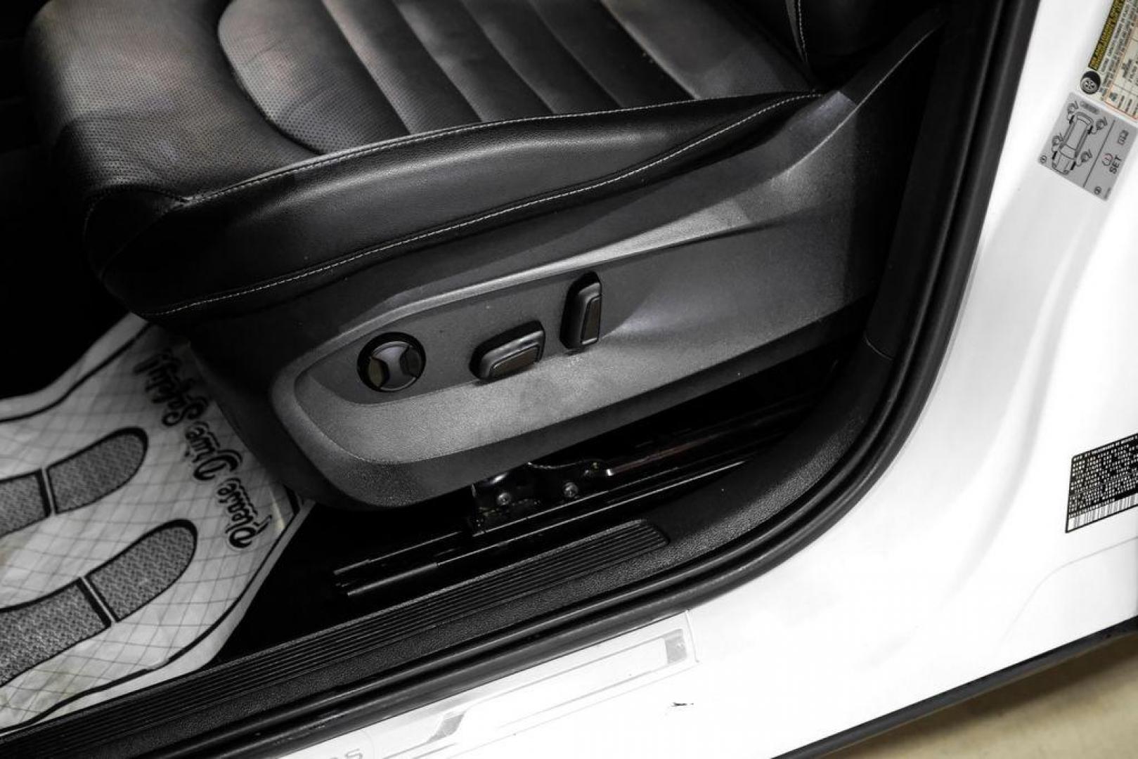 2022 Pure White /Gray/Black Volkswagen Taos 1.5T SEL (3VV1X7B28NM) with an 1.5L I4 Turbocharged DOHC 16V LEV3-SULEV30 158hp engine, Automatic transmission, located at 15300 Midway Rd., Addison, TX, 75001, (972) 702-0011, 32.958321, -96.838074 - Photo#33