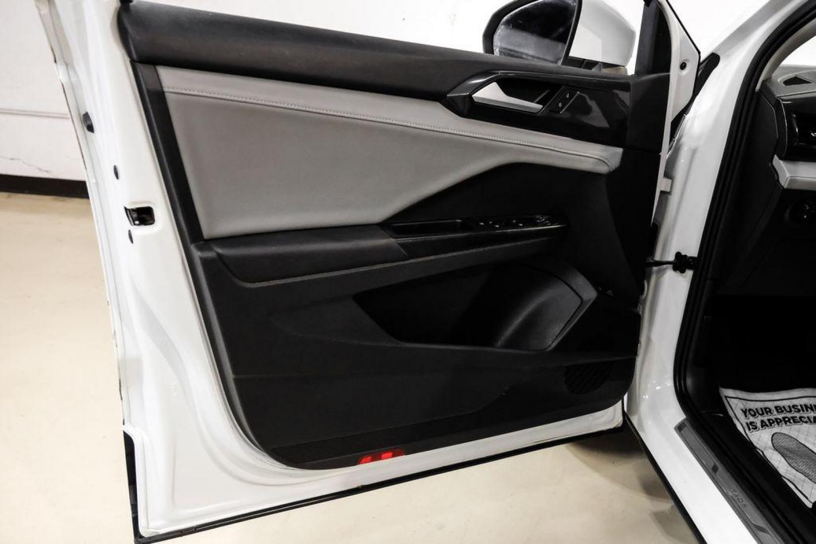 2022 Pure White /Gray/Black Volkswagen Taos 1.5T SEL (3VV1X7B28NM) with an 1.5L I4 Turbocharged DOHC 16V LEV3-SULEV30 158hp engine, Automatic transmission, located at 15300 Midway Rd., Addison, TX, 75001, (972) 702-0011, 32.958321, -96.838074 - Photo#44