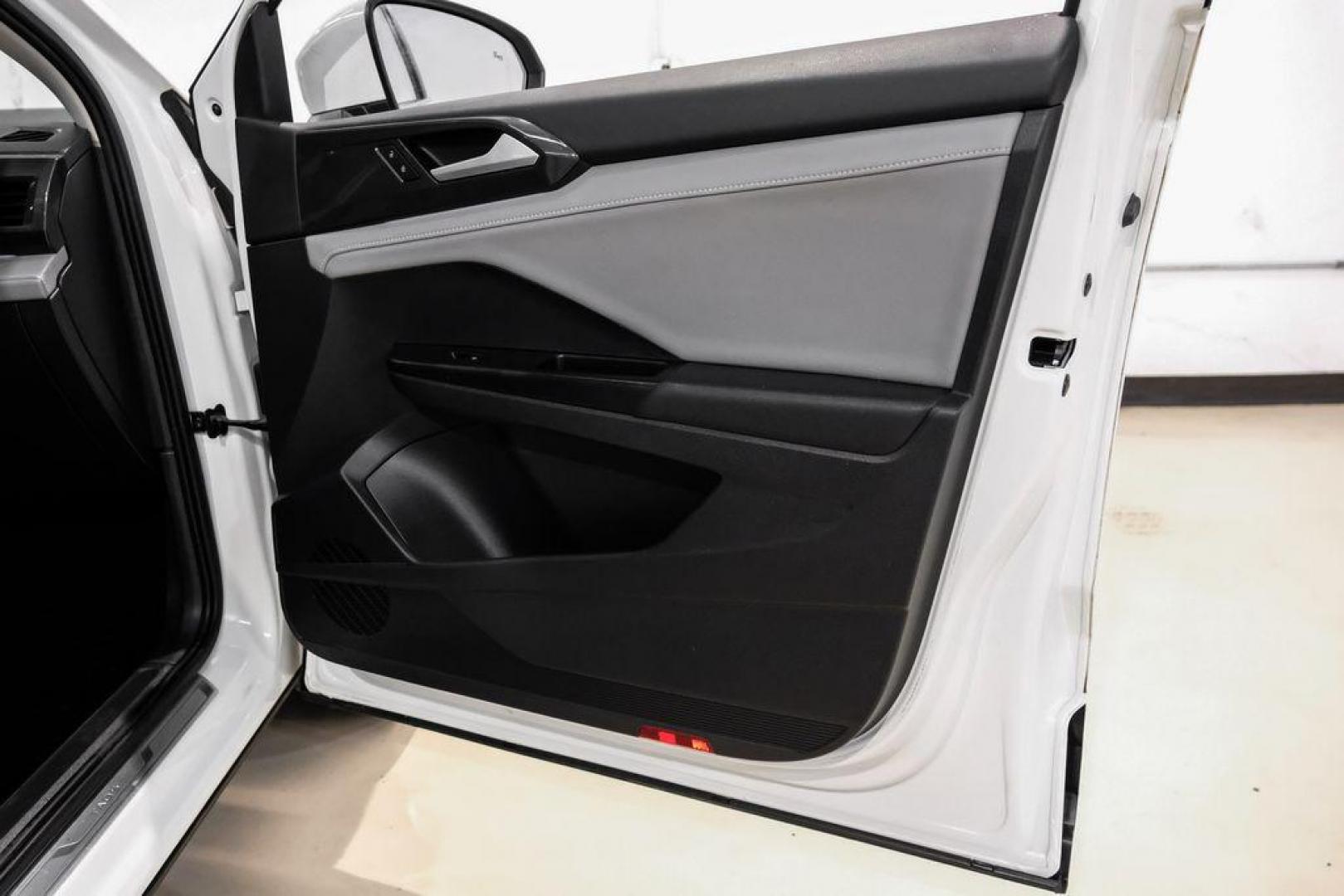 2022 Pure White /Gray/Black Volkswagen Taos 1.5T SEL (3VV1X7B28NM) with an 1.5L I4 Turbocharged DOHC 16V LEV3-SULEV30 158hp engine, Automatic transmission, located at 15300 Midway Rd., Addison, TX, 75001, (972) 702-0011, 32.958321, -96.838074 - Photo#46