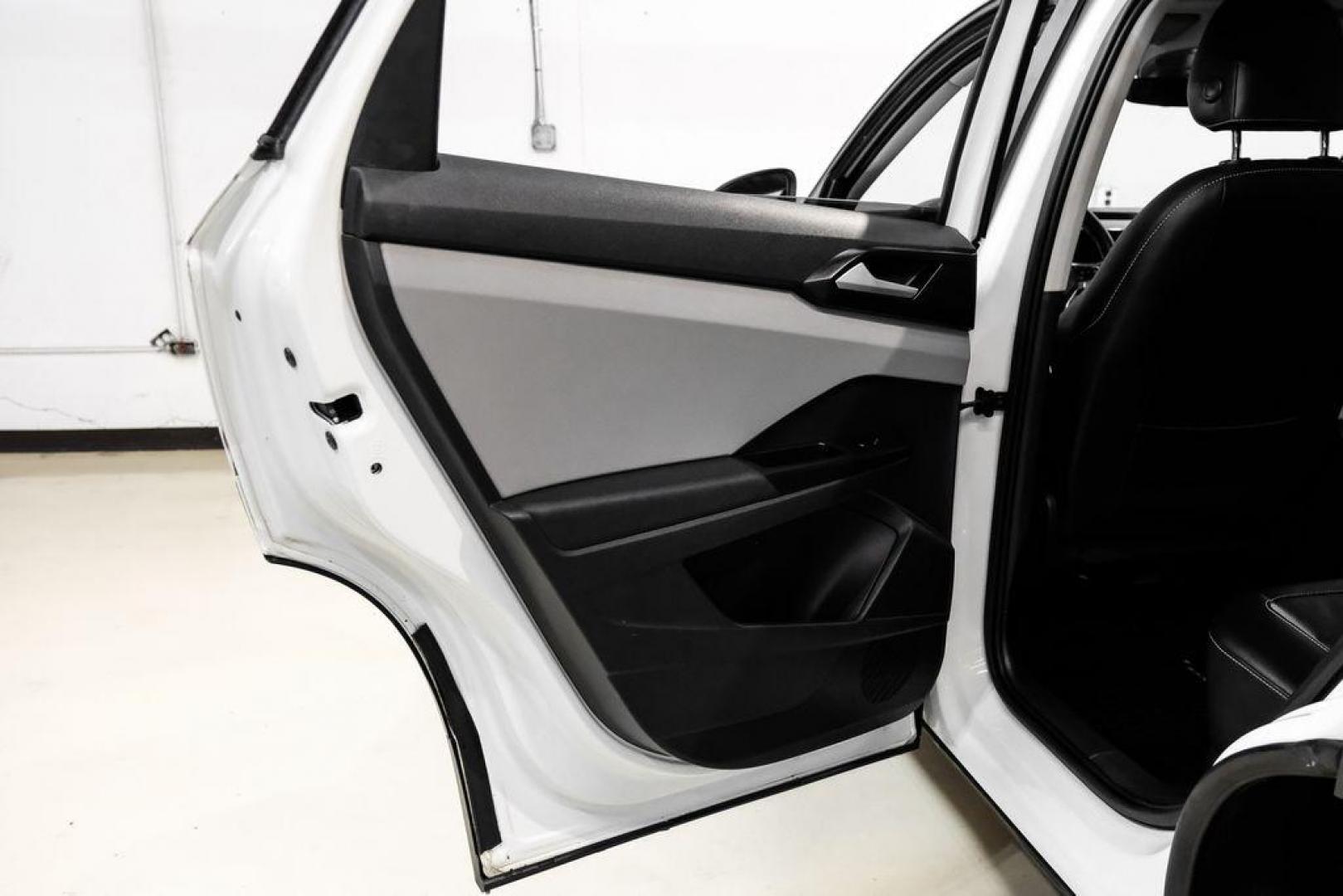 2022 Pure White /Gray/Black Volkswagen Taos 1.5T SEL (3VV1X7B28NM) with an 1.5L I4 Turbocharged DOHC 16V LEV3-SULEV30 158hp engine, Automatic transmission, located at 15300 Midway Rd., Addison, TX, 75001, (972) 702-0011, 32.958321, -96.838074 - Photo#47