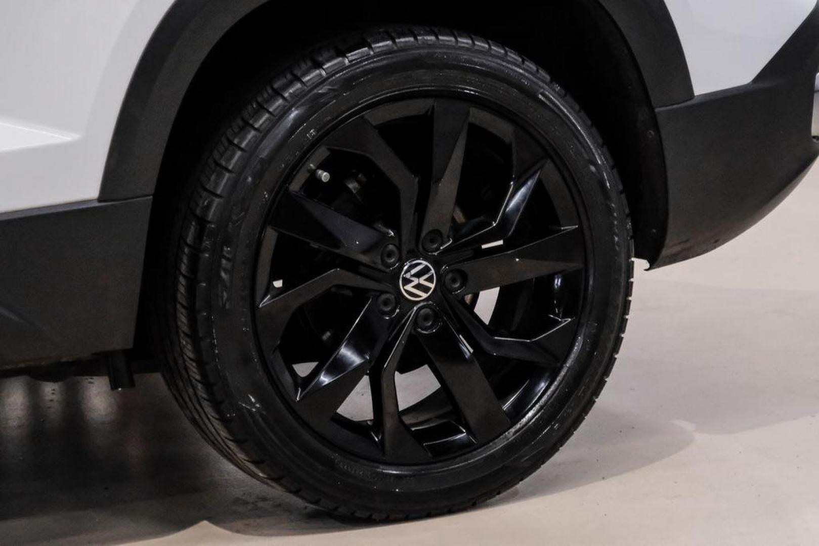 2022 Pure White /Gray/Black Volkswagen Taos 1.5T SEL (3VV1X7B28NM) with an 1.5L I4 Turbocharged DOHC 16V LEV3-SULEV30 158hp engine, Automatic transmission, located at 15300 Midway Rd., Addison, TX, 75001, (972) 702-0011, 32.958321, -96.838074 - Photo#56