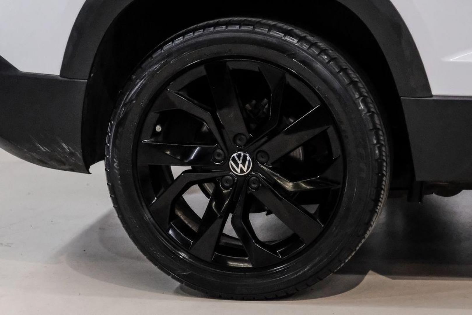 2022 Pure White /Gray/Black Volkswagen Taos 1.5T SEL (3VV1X7B28NM) with an 1.5L I4 Turbocharged DOHC 16V LEV3-SULEV30 158hp engine, Automatic transmission, located at 15300 Midway Rd., Addison, TX, 75001, (972) 702-0011, 32.958321, -96.838074 - Photo#57