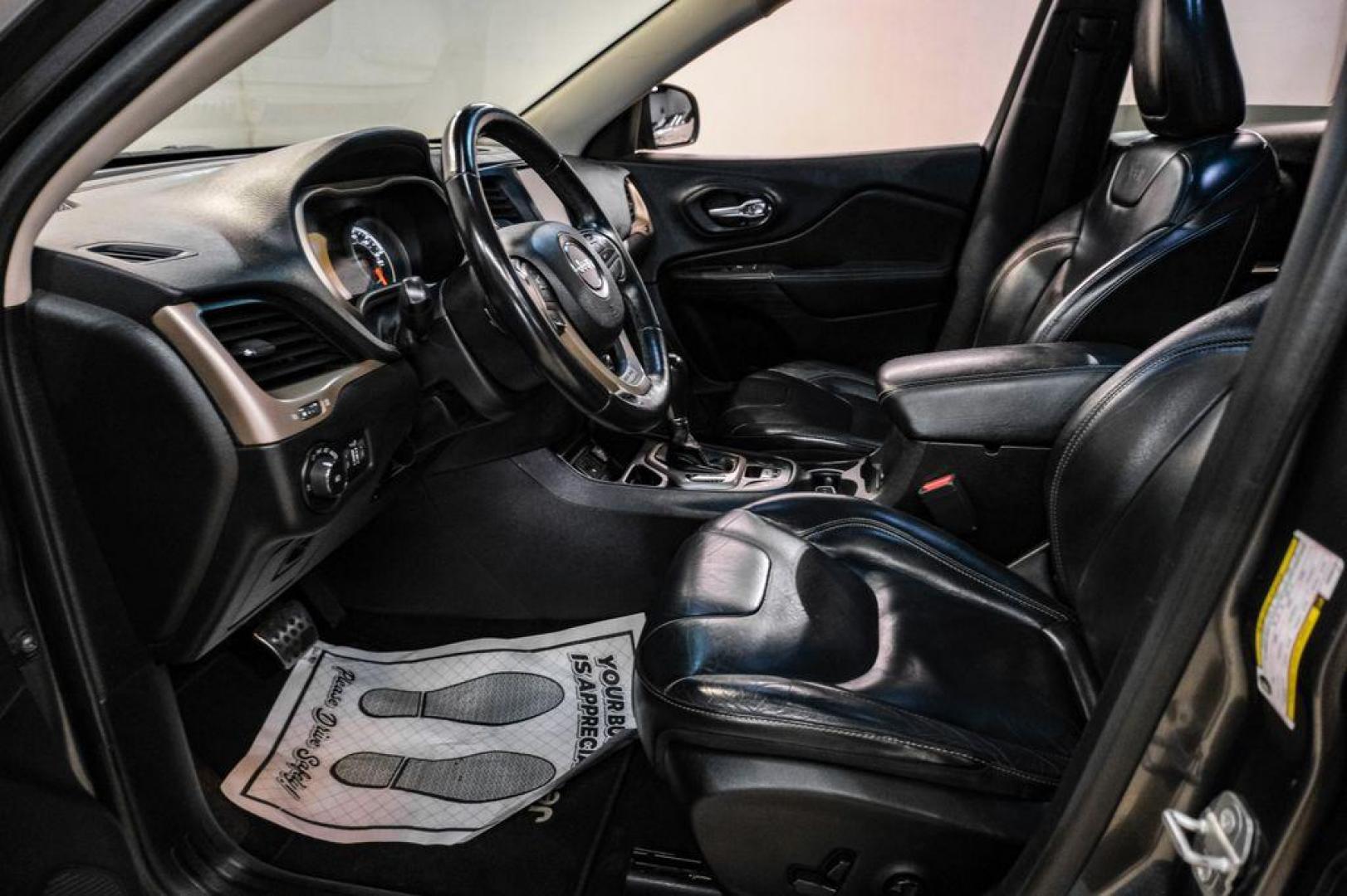 2017 Granite Crystal Metallic Clearcoat /Black Jeep Cherokee Limited (1C4PJLDB2HW) with an 2.4L 4-Cylinder SMPI SOHC engine, Automatic transmission, located at 15300 Midway Rd., Addison, TX, 75001, (972) 702-0011, 32.958321, -96.838074 - Photo#3