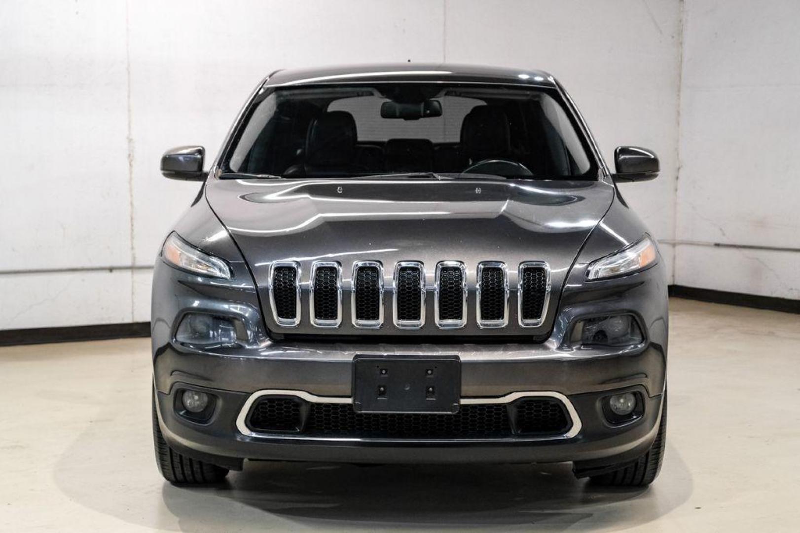 2017 Granite Crystal Metallic Clearcoat /Black Jeep Cherokee Limited (1C4PJLDB2HW) with an 2.4L 4-Cylinder SMPI SOHC engine, Automatic transmission, located at 15300 Midway Rd., Addison, TX, 75001, (972) 702-0011, 32.958321, -96.838074 - Photo#4