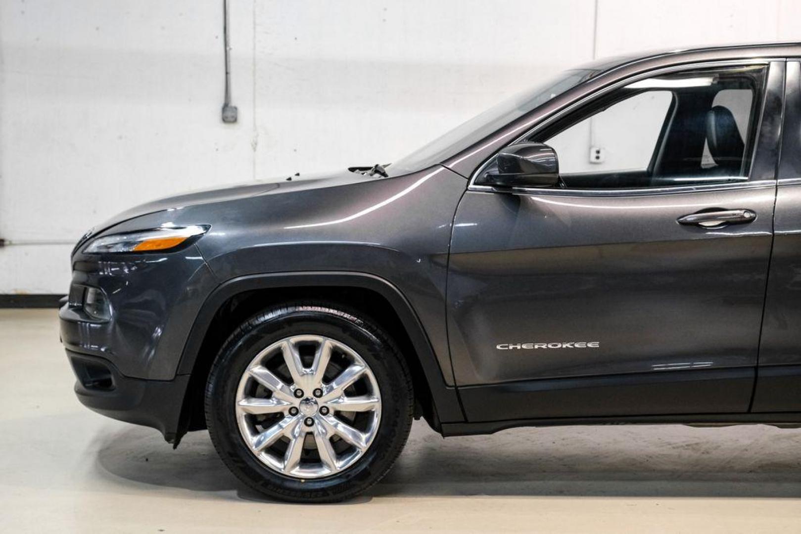 2017 Granite Crystal Metallic Clearcoat /Black Jeep Cherokee Limited (1C4PJLDB2HW) with an 2.4L 4-Cylinder SMPI SOHC engine, Automatic transmission, located at 15300 Midway Rd., Addison, TX, 75001, (972) 702-0011, 32.958321, -96.838074 - Photo#11