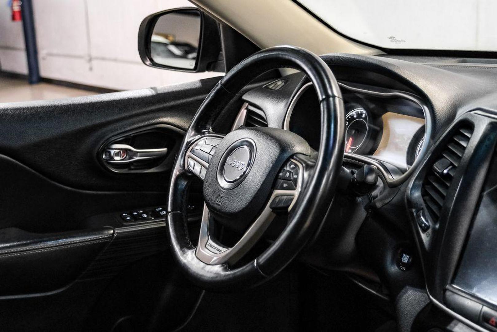 2017 Granite Crystal Metallic Clearcoat /Black Jeep Cherokee Limited (1C4PJLDB2HW) with an 2.4L 4-Cylinder SMPI SOHC engine, Automatic transmission, located at 15300 Midway Rd., Addison, TX, 75001, (972) 702-0011, 32.958321, -96.838074 - Photo#14