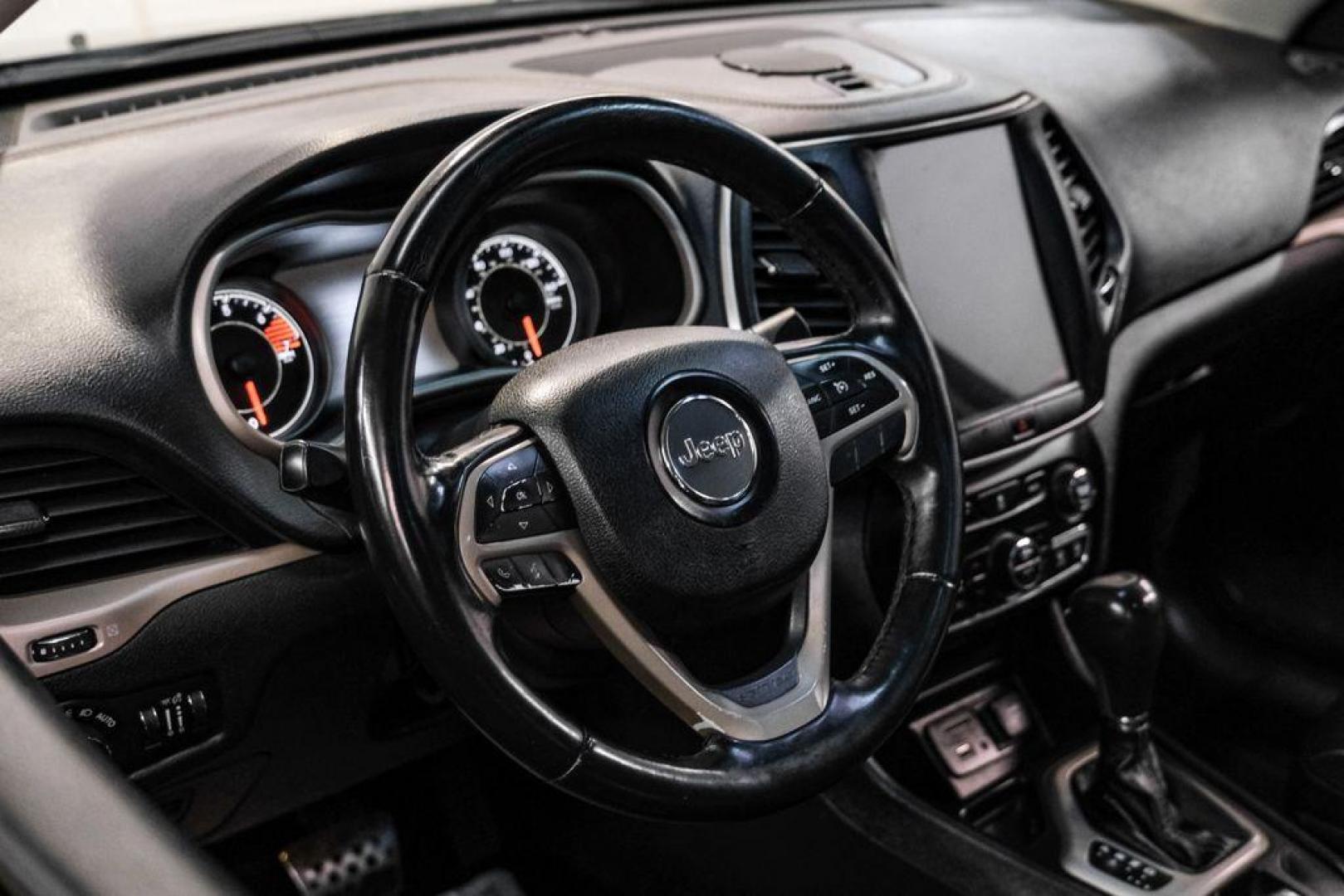 2017 Granite Crystal Metallic Clearcoat /Black Jeep Cherokee Limited (1C4PJLDB2HW) with an 2.4L 4-Cylinder SMPI SOHC engine, Automatic transmission, located at 15300 Midway Rd., Addison, TX, 75001, (972) 702-0011, 32.958321, -96.838074 - Photo#16