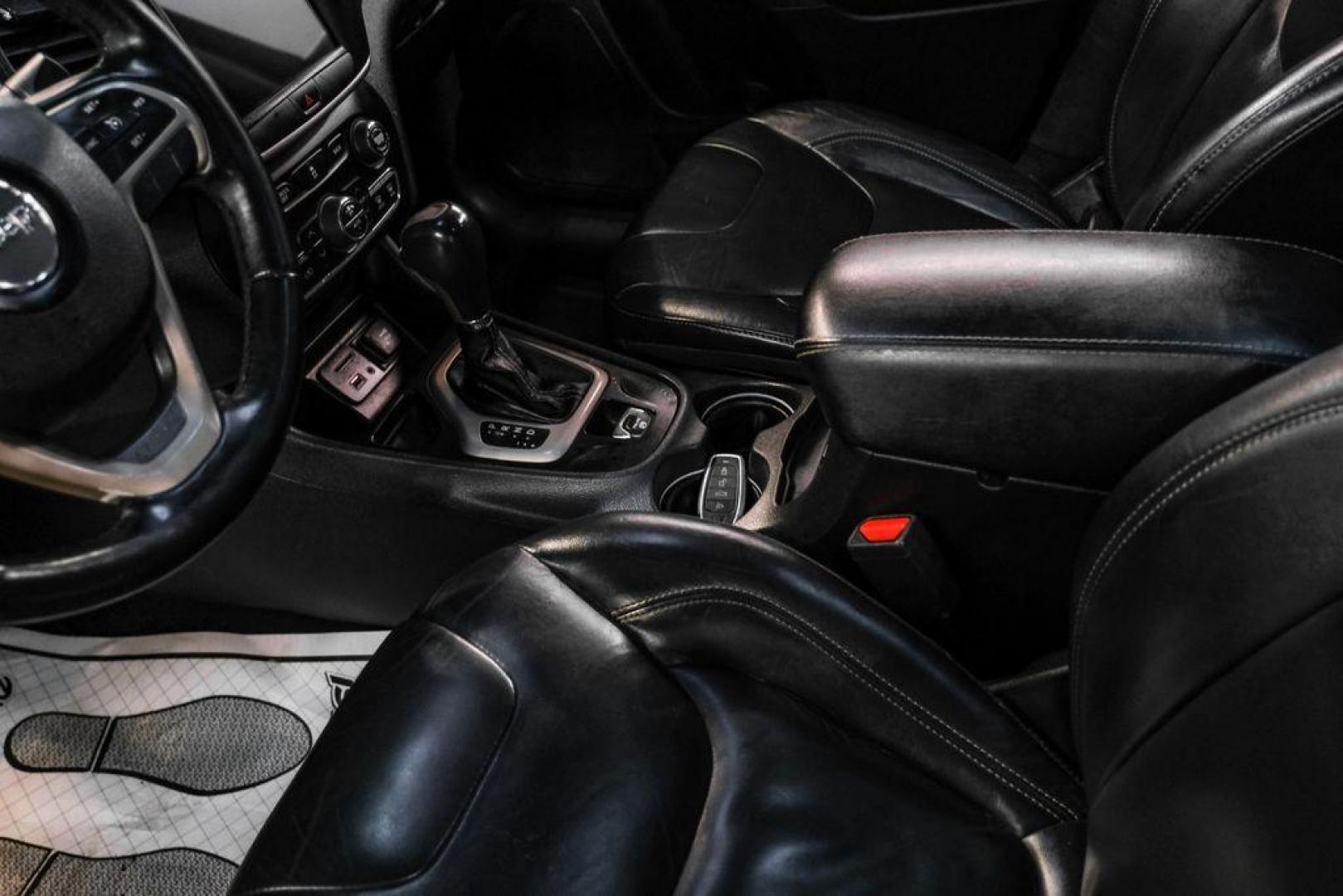 2017 Granite Crystal Metallic Clearcoat /Black Jeep Cherokee Limited (1C4PJLDB2HW) with an 2.4L 4-Cylinder SMPI SOHC engine, Automatic transmission, located at 15300 Midway Rd., Addison, TX, 75001, (972) 702-0011, 32.958321, -96.838074 - Photo#25