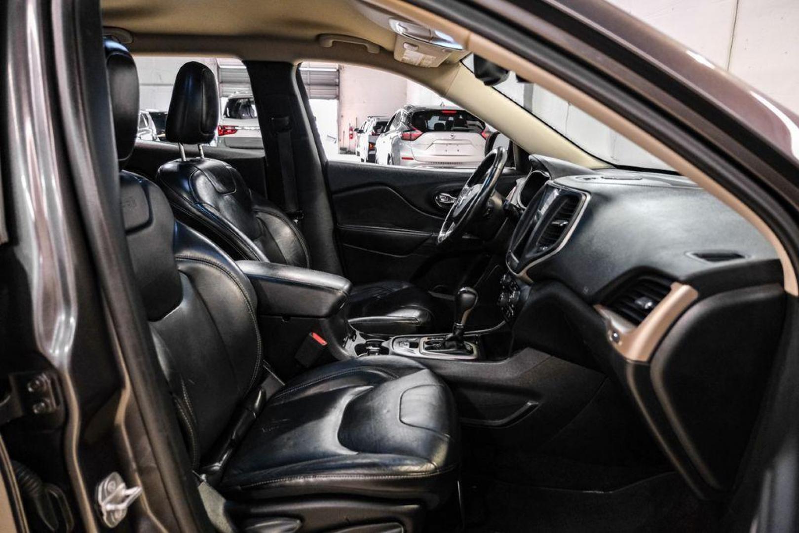 2017 Granite Crystal Metallic Clearcoat /Black Jeep Cherokee Limited (1C4PJLDB2HW) with an 2.4L 4-Cylinder SMPI SOHC engine, Automatic transmission, located at 15300 Midway Rd., Addison, TX, 75001, (972) 702-0011, 32.958321, -96.838074 - Photo#32