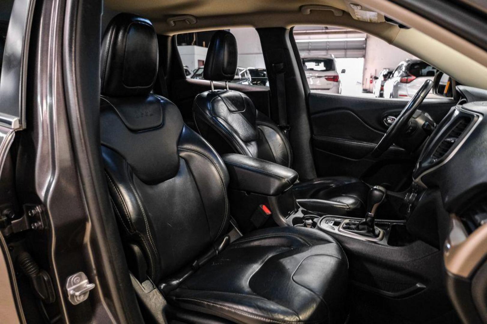 2017 Granite Crystal Metallic Clearcoat /Black Jeep Cherokee Limited (1C4PJLDB2HW) with an 2.4L 4-Cylinder SMPI SOHC engine, Automatic transmission, located at 15300 Midway Rd., Addison, TX, 75001, (972) 702-0011, 32.958321, -96.838074 - Photo#33