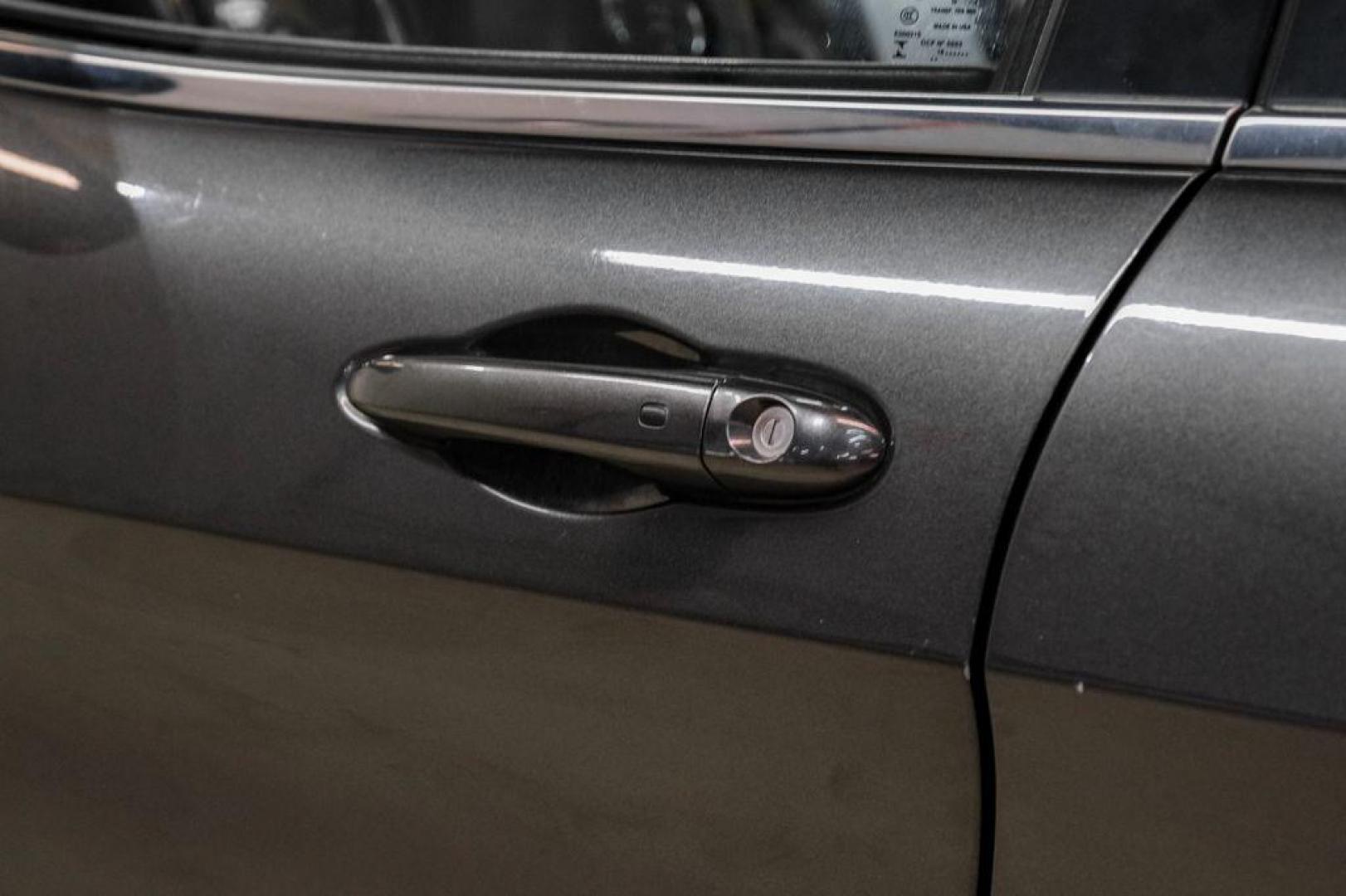 2017 Granite Crystal Metallic Clearcoat /Black Jeep Cherokee Limited (1C4PJLDB2HW) with an 2.4L 4-Cylinder SMPI SOHC engine, Automatic transmission, located at 15300 Midway Rd., Addison, TX, 75001, (972) 702-0011, 32.958321, -96.838074 - Photo#38