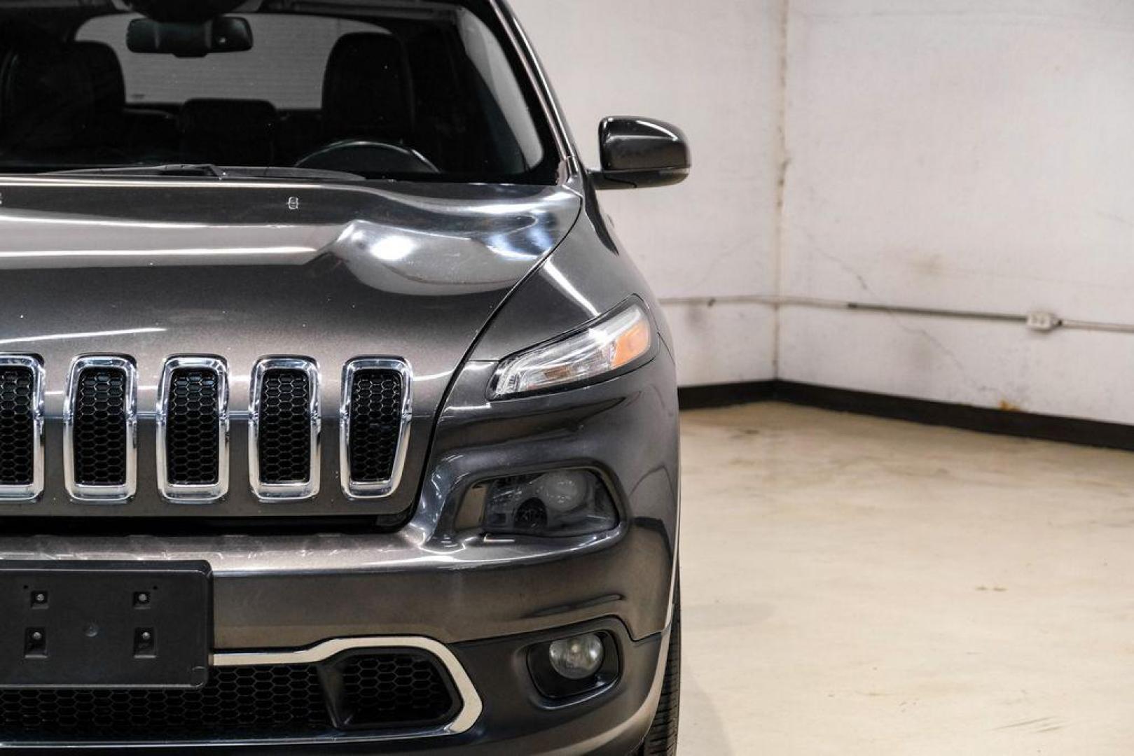 2017 Granite Crystal Metallic Clearcoat /Black Jeep Cherokee Limited (1C4PJLDB2HW) with an 2.4L 4-Cylinder SMPI SOHC engine, Automatic transmission, located at 15300 Midway Rd., Addison, TX, 75001, (972) 702-0011, 32.958321, -96.838074 - Photo#45