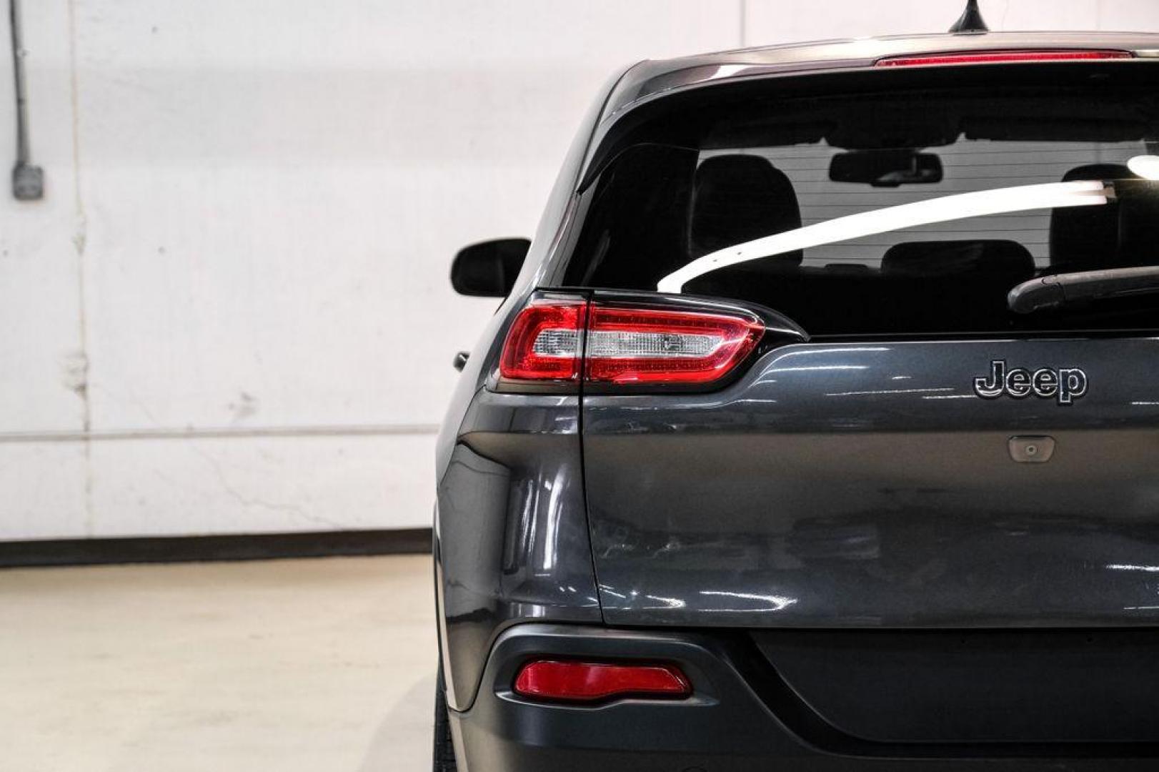 2017 Granite Crystal Metallic Clearcoat /Black Jeep Cherokee Limited (1C4PJLDB2HW) with an 2.4L 4-Cylinder SMPI SOHC engine, Automatic transmission, located at 15300 Midway Rd., Addison, TX, 75001, (972) 702-0011, 32.958321, -96.838074 - Photo#46