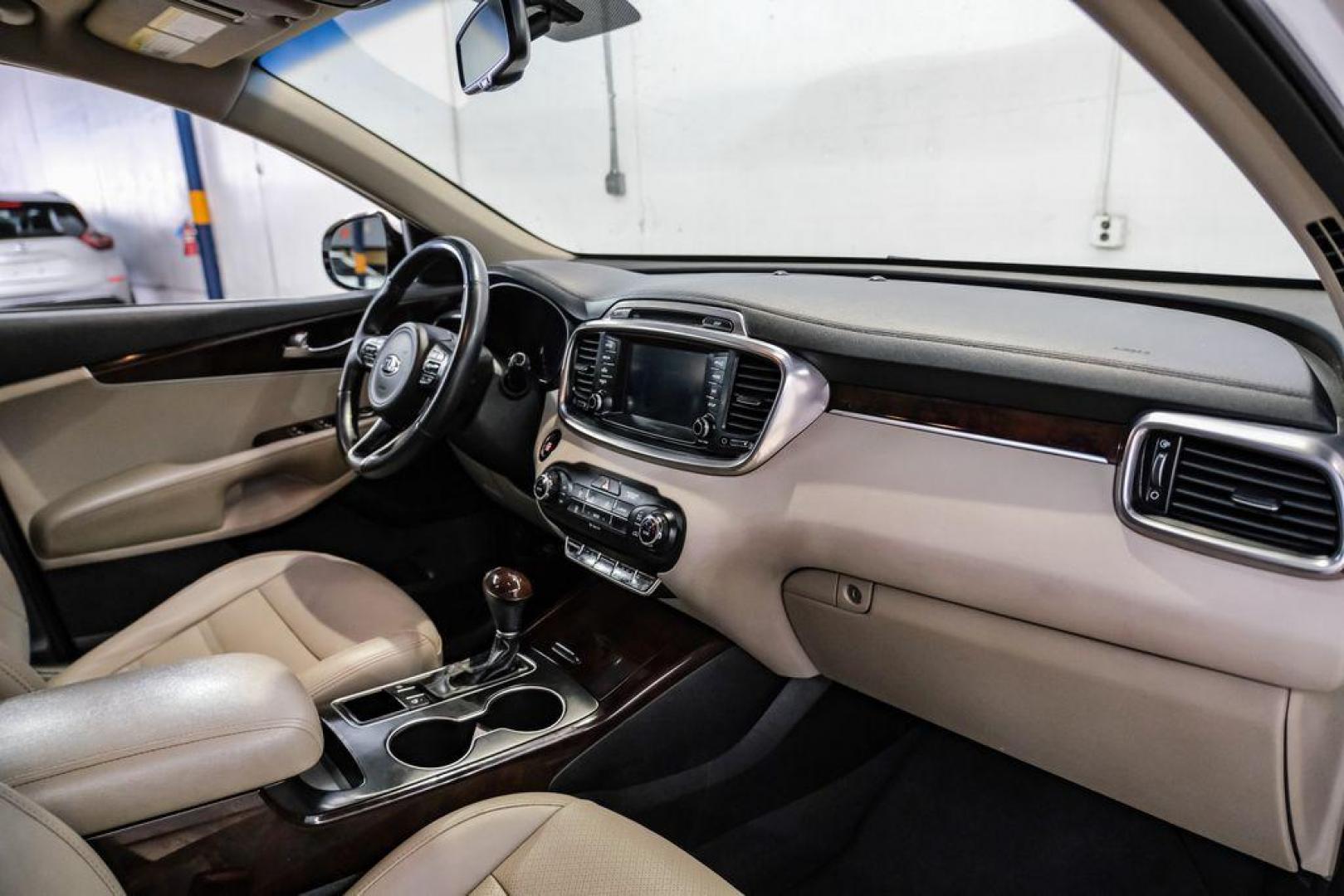 2017 Snow White Pearl /Stone Beige Kia Sorento EX (5XYPH4A52HG) with an 3.3L DOHC engine, Automatic transmission, located at 15300 Midway Rd., Addison, TX, 75001, (972) 702-0011, 32.958321, -96.838074 - Photo#13