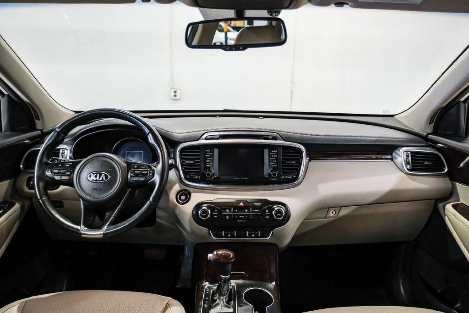 2017 Snow White Pearl /Stone Beige Kia Sorento EX (5XYPH4A52HG) with an 3.3L DOHC engine, Automatic transmission, located at 15300 Midway Rd., Addison, TX, 75001, (972) 702-0011, 32.958321, -96.838074 - Photo#15