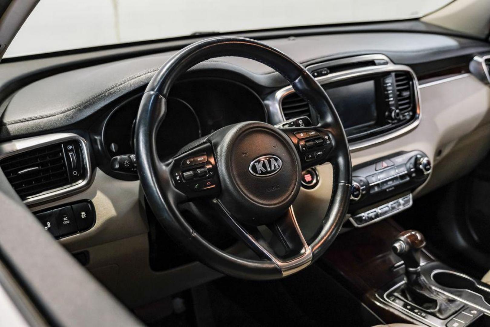 2017 Snow White Pearl /Stone Beige Kia Sorento EX (5XYPH4A52HG) with an 3.3L DOHC engine, Automatic transmission, located at 15300 Midway Rd., Addison, TX, 75001, (972) 702-0011, 32.958321, -96.838074 - Photo#16