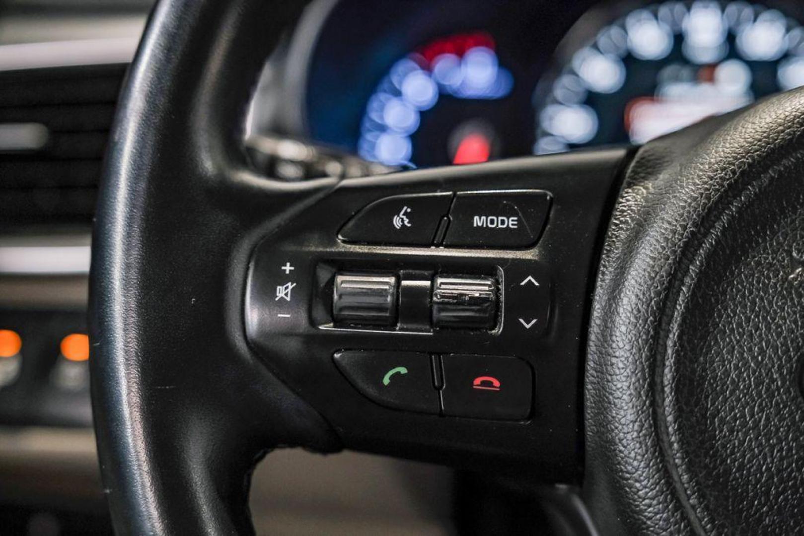 2017 Snow White Pearl /Stone Beige Kia Sorento EX (5XYPH4A52HG) with an 3.3L DOHC engine, Automatic transmission, located at 15300 Midway Rd., Addison, TX, 75001, (972) 702-0011, 32.958321, -96.838074 - Photo#17