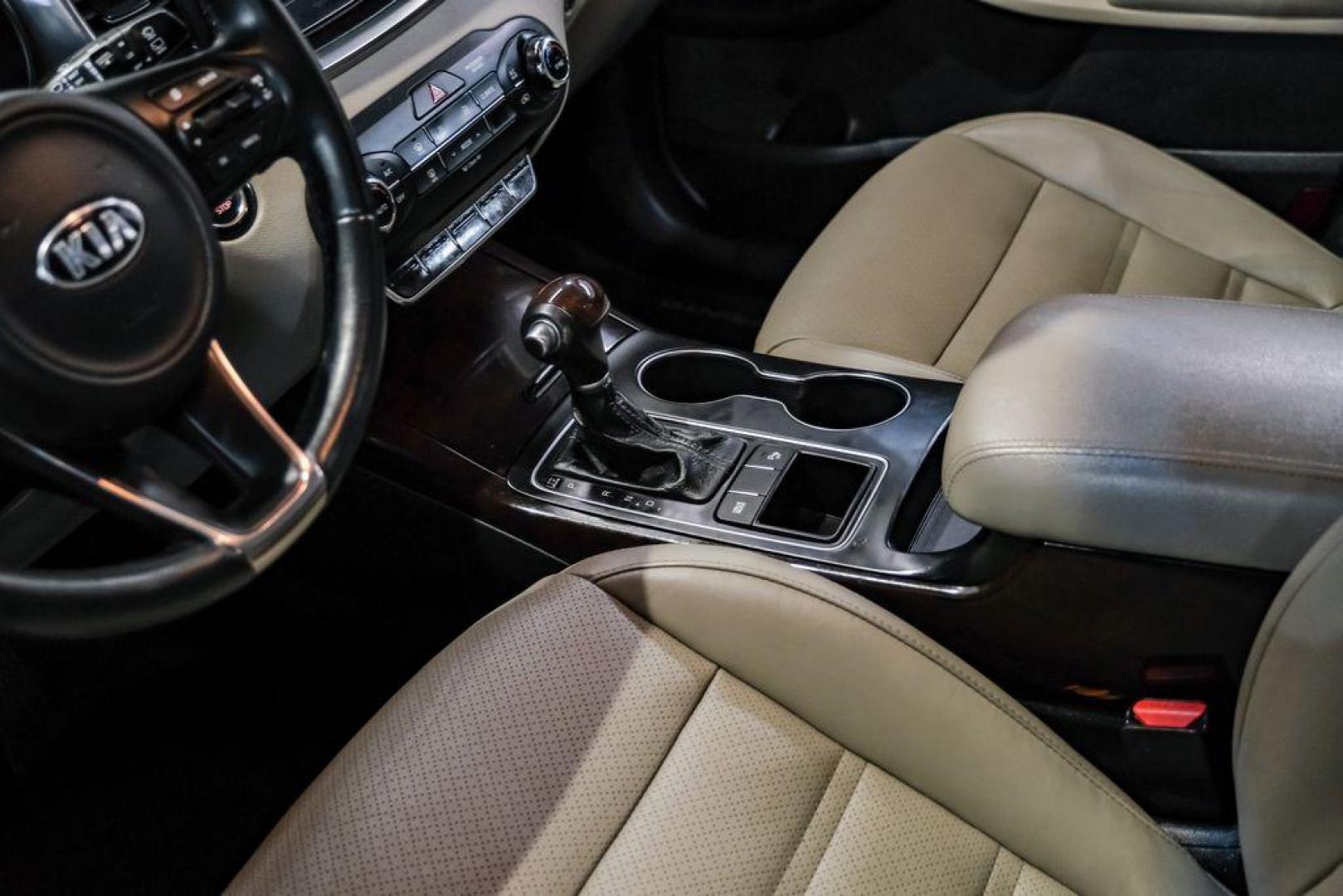 2017 Snow White Pearl /Stone Beige Kia Sorento EX (5XYPH4A52HG) with an 3.3L DOHC engine, Automatic transmission, located at 15300 Midway Rd., Addison, TX, 75001, (972) 702-0011, 32.958321, -96.838074 - Photo#24