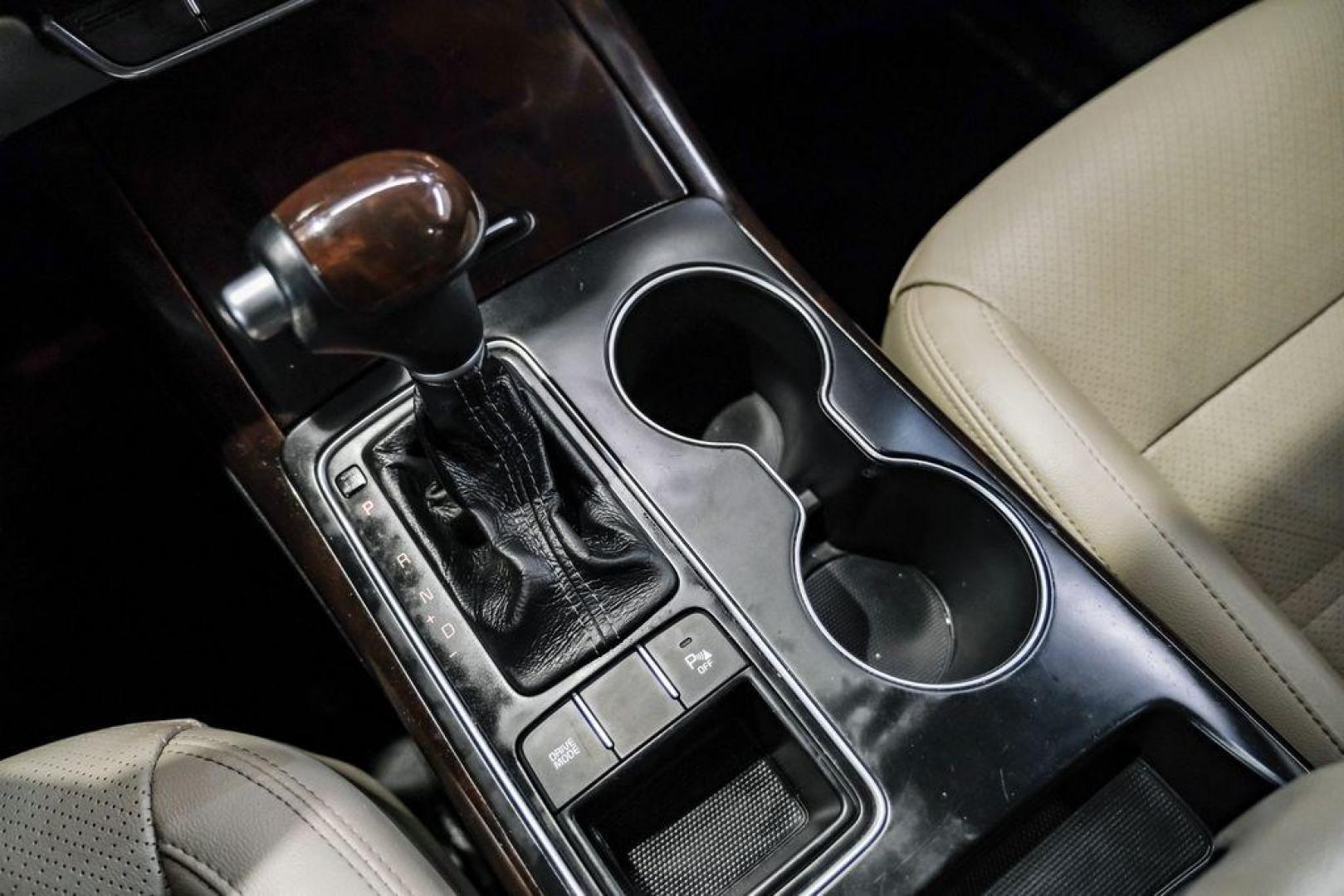 2017 Snow White Pearl /Stone Beige Kia Sorento EX (5XYPH4A52HG) with an 3.3L DOHC engine, Automatic transmission, located at 15300 Midway Rd., Addison, TX, 75001, (972) 702-0011, 32.958321, -96.838074 - Photo#25