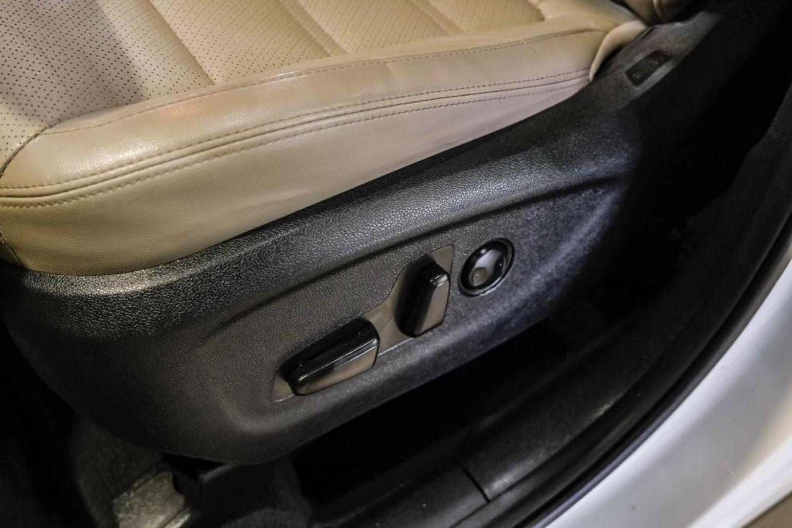 2017 Snow White Pearl /Stone Beige Kia Sorento EX (5XYPH4A52HG) with an 3.3L DOHC engine, Automatic transmission, located at 15300 Midway Rd., Addison, TX, 75001, (972) 702-0011, 32.958321, -96.838074 - Photo#33