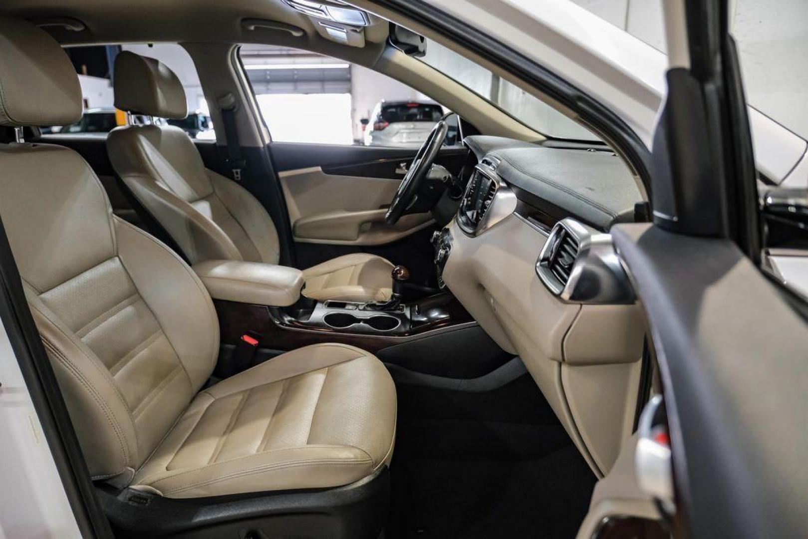 2017 Snow White Pearl /Stone Beige Kia Sorento EX (5XYPH4A52HG) with an 3.3L DOHC engine, Automatic transmission, located at 15300 Midway Rd., Addison, TX, 75001, (972) 702-0011, 32.958321, -96.838074 - Photo#34