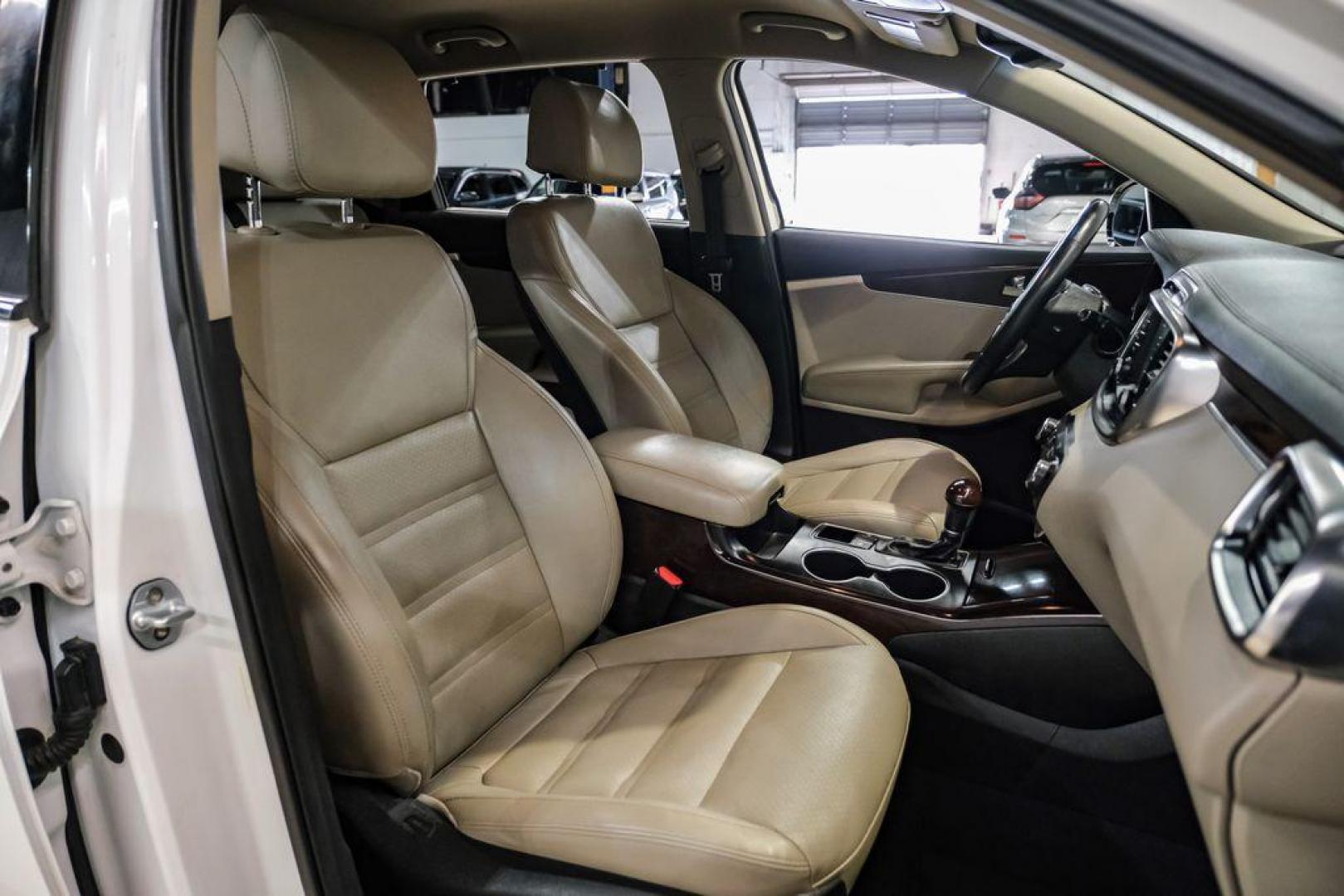 2017 Snow White Pearl /Stone Beige Kia Sorento EX (5XYPH4A52HG) with an 3.3L DOHC engine, Automatic transmission, located at 15300 Midway Rd., Addison, TX, 75001, (972) 702-0011, 32.958321, -96.838074 - Photo#35