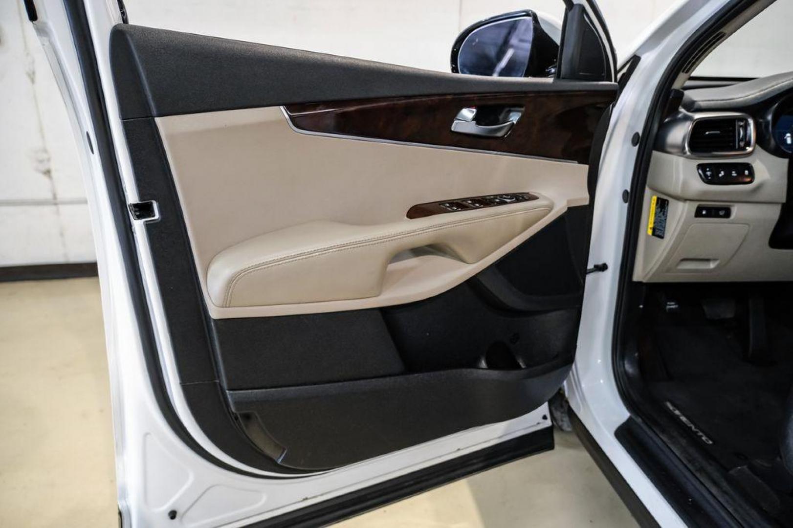 2017 Snow White Pearl /Stone Beige Kia Sorento EX (5XYPH4A52HG) with an 3.3L DOHC engine, Automatic transmission, located at 15300 Midway Rd., Addison, TX, 75001, (972) 702-0011, 32.958321, -96.838074 - Photo#42