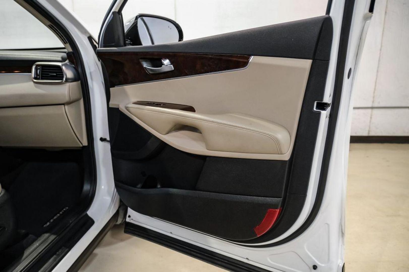 2017 Snow White Pearl /Stone Beige Kia Sorento EX (5XYPH4A52HG) with an 3.3L DOHC engine, Automatic transmission, located at 15300 Midway Rd., Addison, TX, 75001, (972) 702-0011, 32.958321, -96.838074 - Photo#44