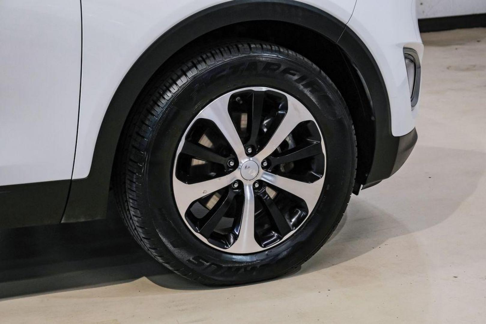 2017 Snow White Pearl /Stone Beige Kia Sorento EX (5XYPH4A52HG) with an 3.3L DOHC engine, Automatic transmission, located at 15300 Midway Rd., Addison, TX, 75001, (972) 702-0011, 32.958321, -96.838074 - Photo#56