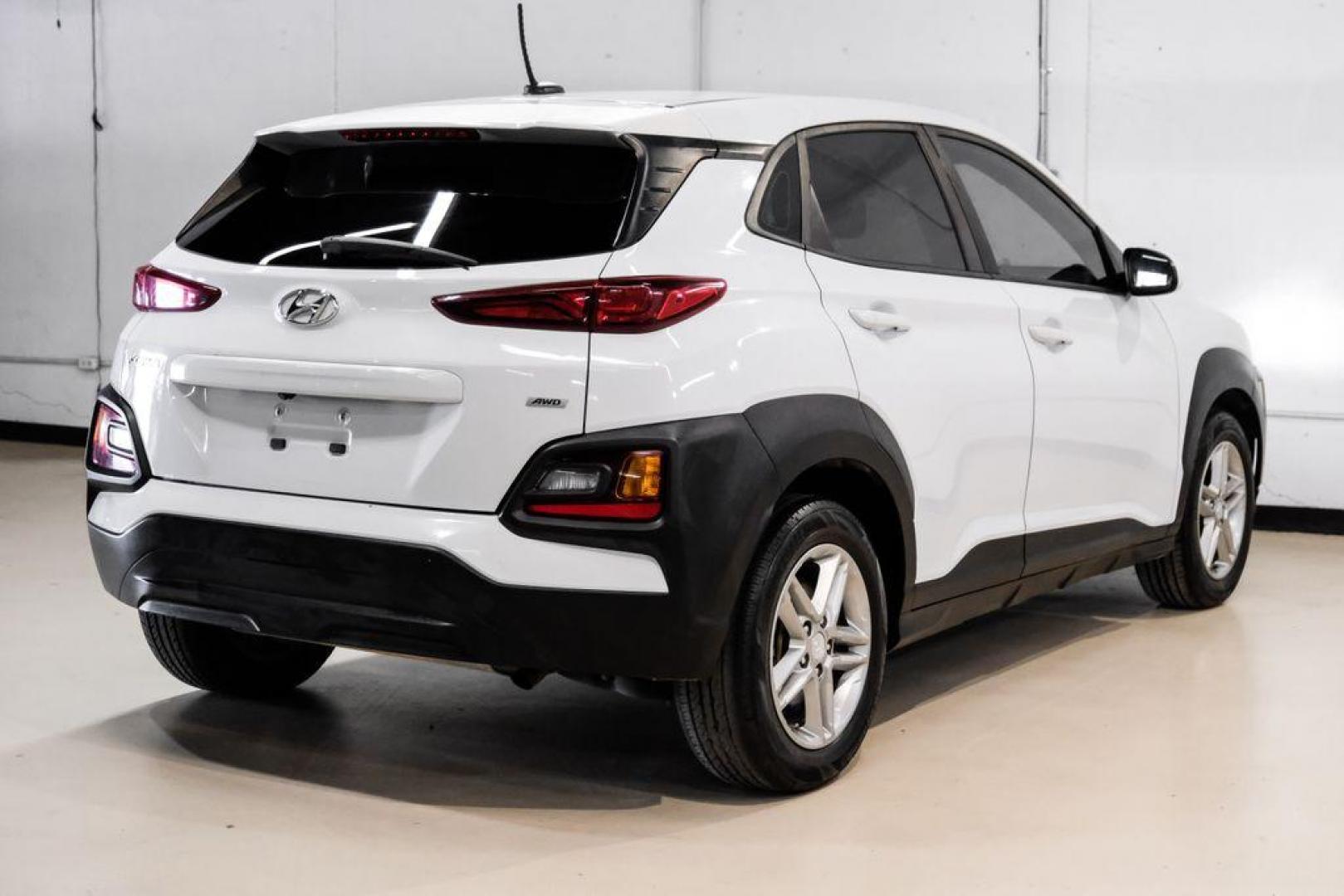 2019 White /Black Hyundai Kona SE (KM8K1CAA4KU) with an I4 engine, Automatic transmission, located at 15300 Midway Rd., Addison, TX, 75001, (972) 702-0011, 32.958321, -96.838074 - Photo#6