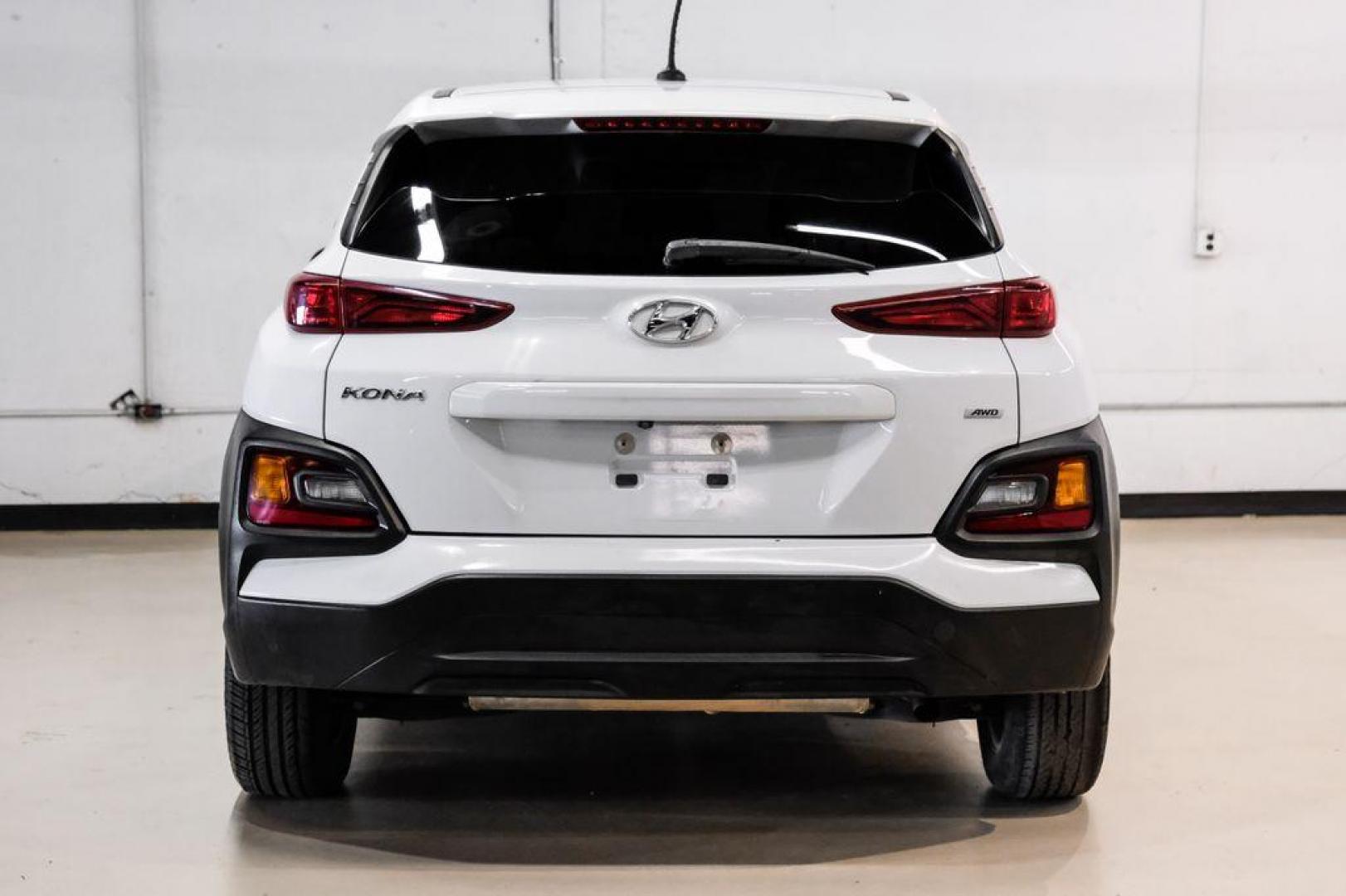 2019 White /Black Hyundai Kona SE (KM8K1CAA4KU) with an I4 engine, Automatic transmission, located at 15300 Midway Rd., Addison, TX, 75001, (972) 702-0011, 32.958321, -96.838074 - Photo#7