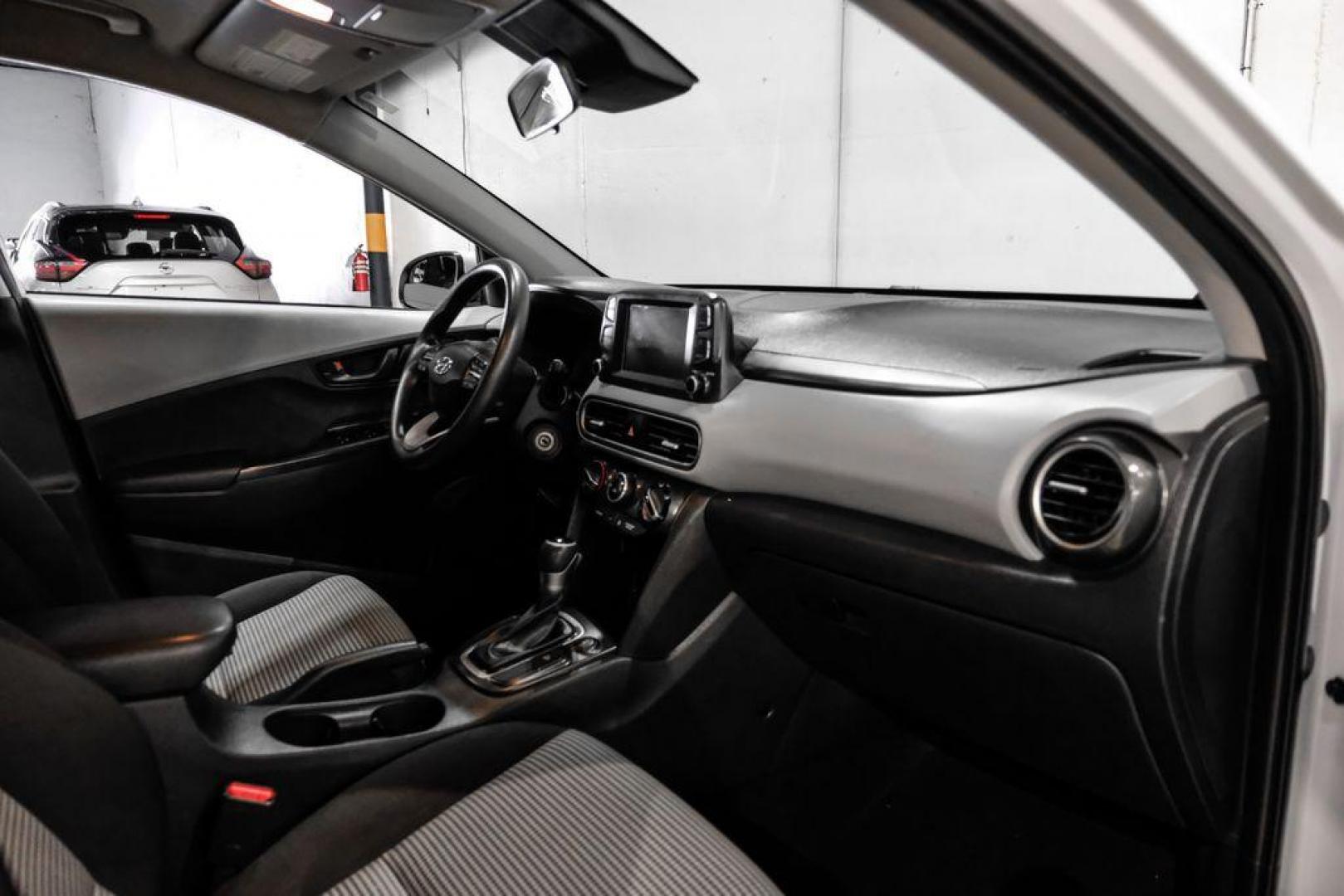 2019 White /Black Hyundai Kona SE (KM8K1CAA4KU) with an I4 engine, Automatic transmission, located at 15300 Midway Rd., Addison, TX, 75001, (972) 702-0011, 32.958321, -96.838074 - Photo#12