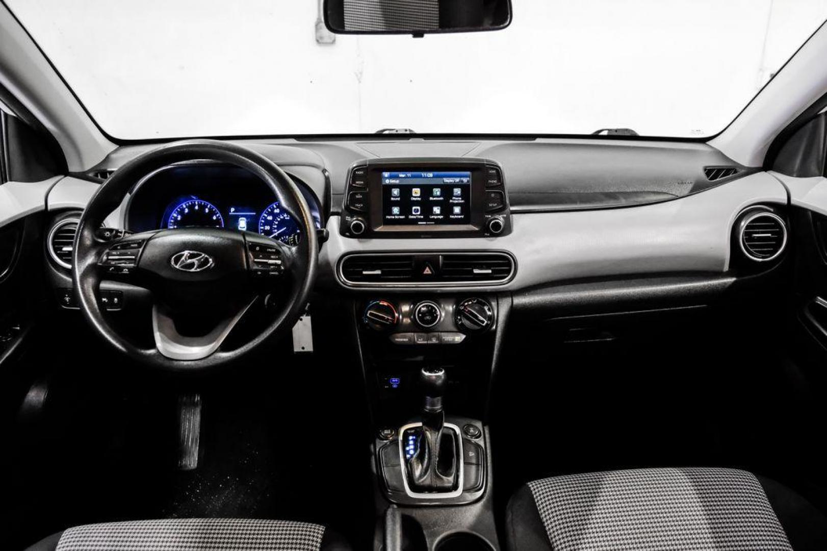 2019 White /Black Hyundai Kona SE (KM8K1CAA4KU) with an I4 engine, Automatic transmission, located at 15300 Midway Rd., Addison, TX, 75001, (972) 702-0011, 32.958321, -96.838074 - Photo#13