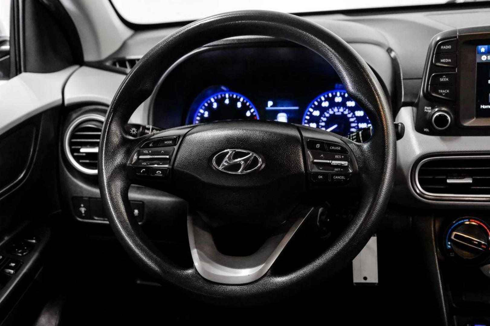 2019 White /Black Hyundai Kona SE (KM8K1CAA4KU) with an I4 engine, Automatic transmission, located at 15300 Midway Rd., Addison, TX, 75001, (972) 702-0011, 32.958321, -96.838074 - Photo#14