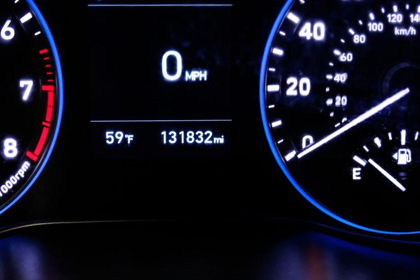 2019 White /Black Hyundai Kona SE (KM8K1CAA4KU) with an I4 engine, Automatic transmission, located at 15300 Midway Rd., Addison, TX, 75001, (972) 702-0011, 32.958321, -96.838074 - Photo#17