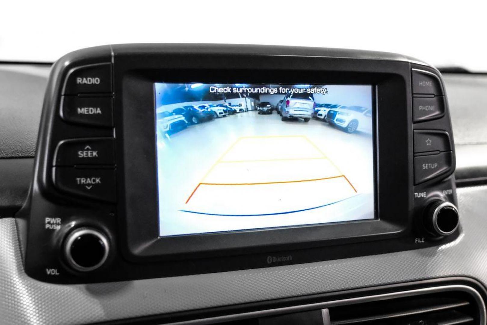 2019 White /Black Hyundai Kona SE (KM8K1CAA4KU) with an I4 engine, Automatic transmission, located at 15300 Midway Rd., Addison, TX, 75001, (972) 702-0011, 32.958321, -96.838074 - Photo#18