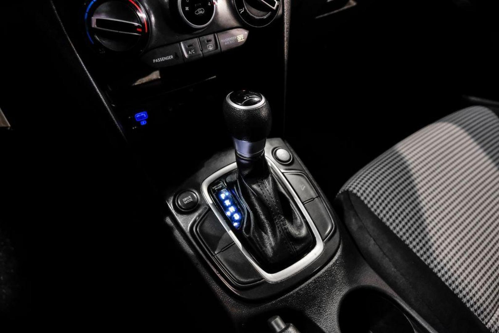 2019 White /Black Hyundai Kona SE (KM8K1CAA4KU) with an I4 engine, Automatic transmission, located at 15300 Midway Rd., Addison, TX, 75001, (972) 702-0011, 32.958321, -96.838074 - Photo#19