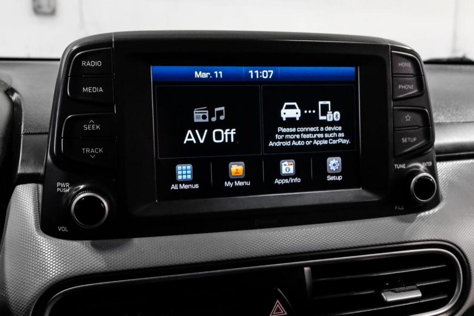 2019 White /Black Hyundai Kona SE (KM8K1CAA4KU) with an I4 engine, Automatic transmission, located at 15300 Midway Rd., Addison, TX, 75001, (972) 702-0011, 32.958321, -96.838074 - Photo#24