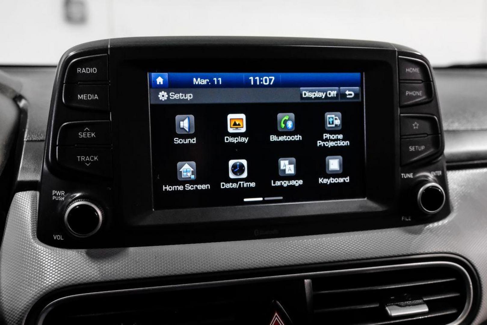 2019 White /Black Hyundai Kona SE (KM8K1CAA4KU) with an I4 engine, Automatic transmission, located at 15300 Midway Rd., Addison, TX, 75001, (972) 702-0011, 32.958321, -96.838074 - Photo#26