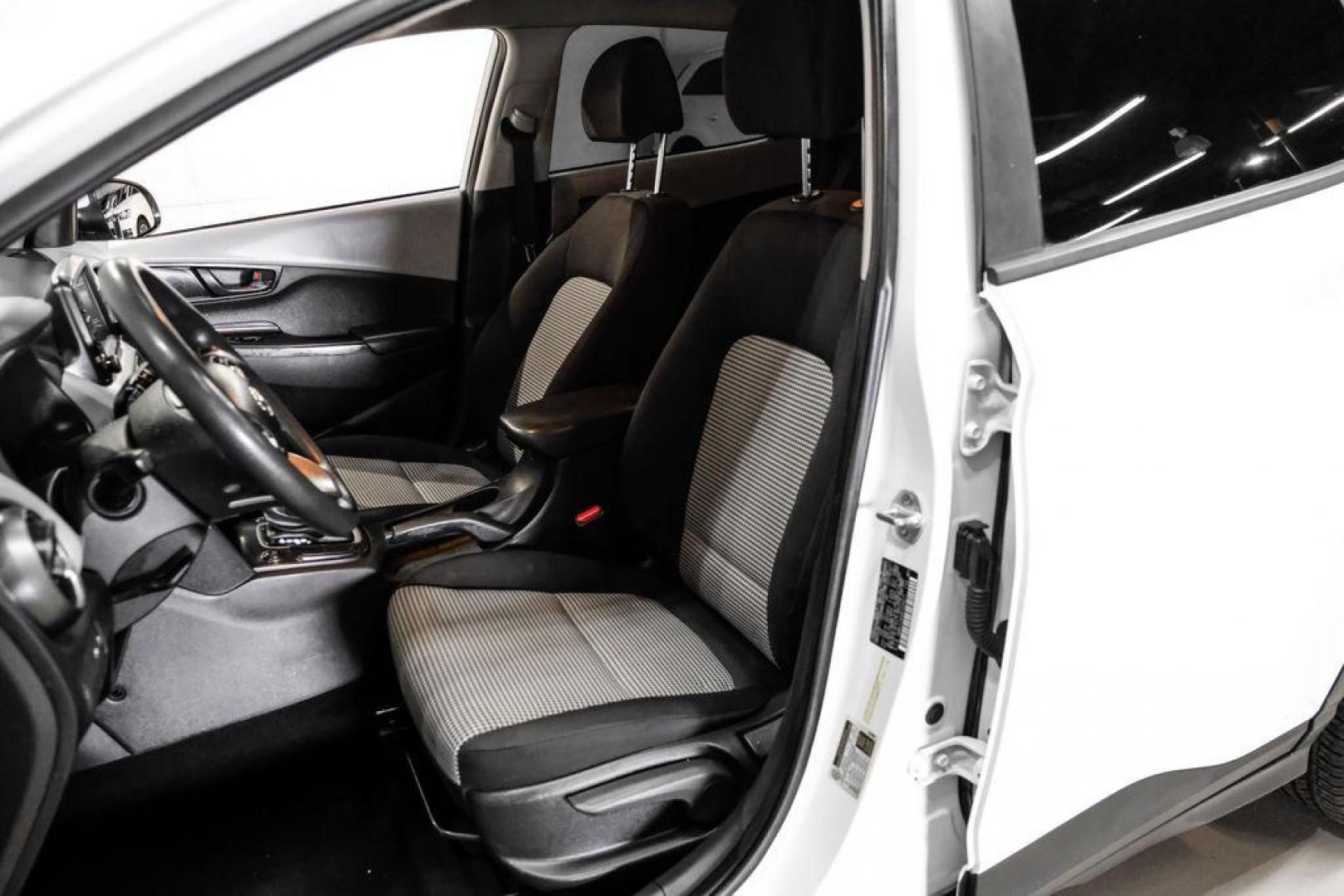 2019 White /Black Hyundai Kona SE (KM8K1CAA4KU) with an I4 engine, Automatic transmission, located at 15300 Midway Rd., Addison, TX, 75001, (972) 702-0011, 32.958321, -96.838074 - Photo#27