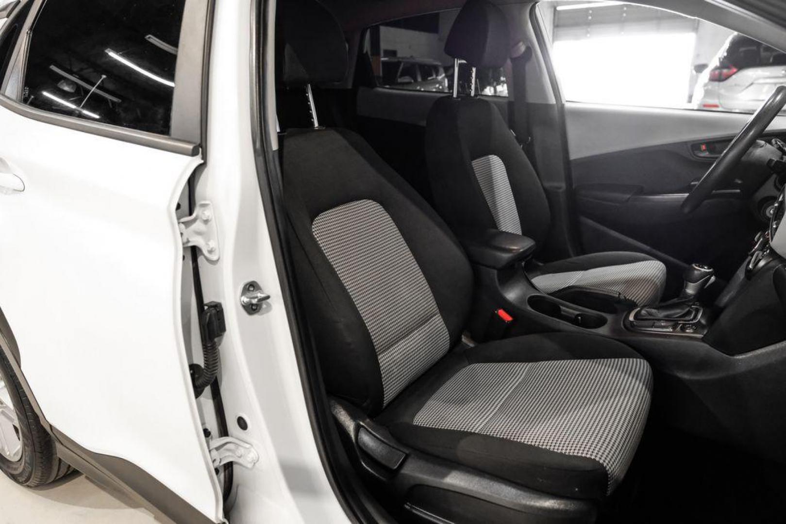 2019 White /Black Hyundai Kona SE (KM8K1CAA4KU) with an I4 engine, Automatic transmission, located at 15300 Midway Rd., Addison, TX, 75001, (972) 702-0011, 32.958321, -96.838074 - Photo#28