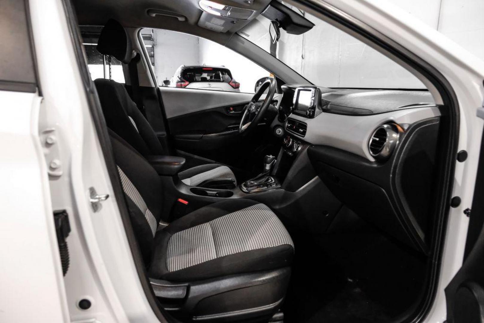 2019 White /Black Hyundai Kona SE (KM8K1CAA4KU) with an I4 engine, Automatic transmission, located at 15300 Midway Rd., Addison, TX, 75001, (972) 702-0011, 32.958321, -96.838074 - Photo#29