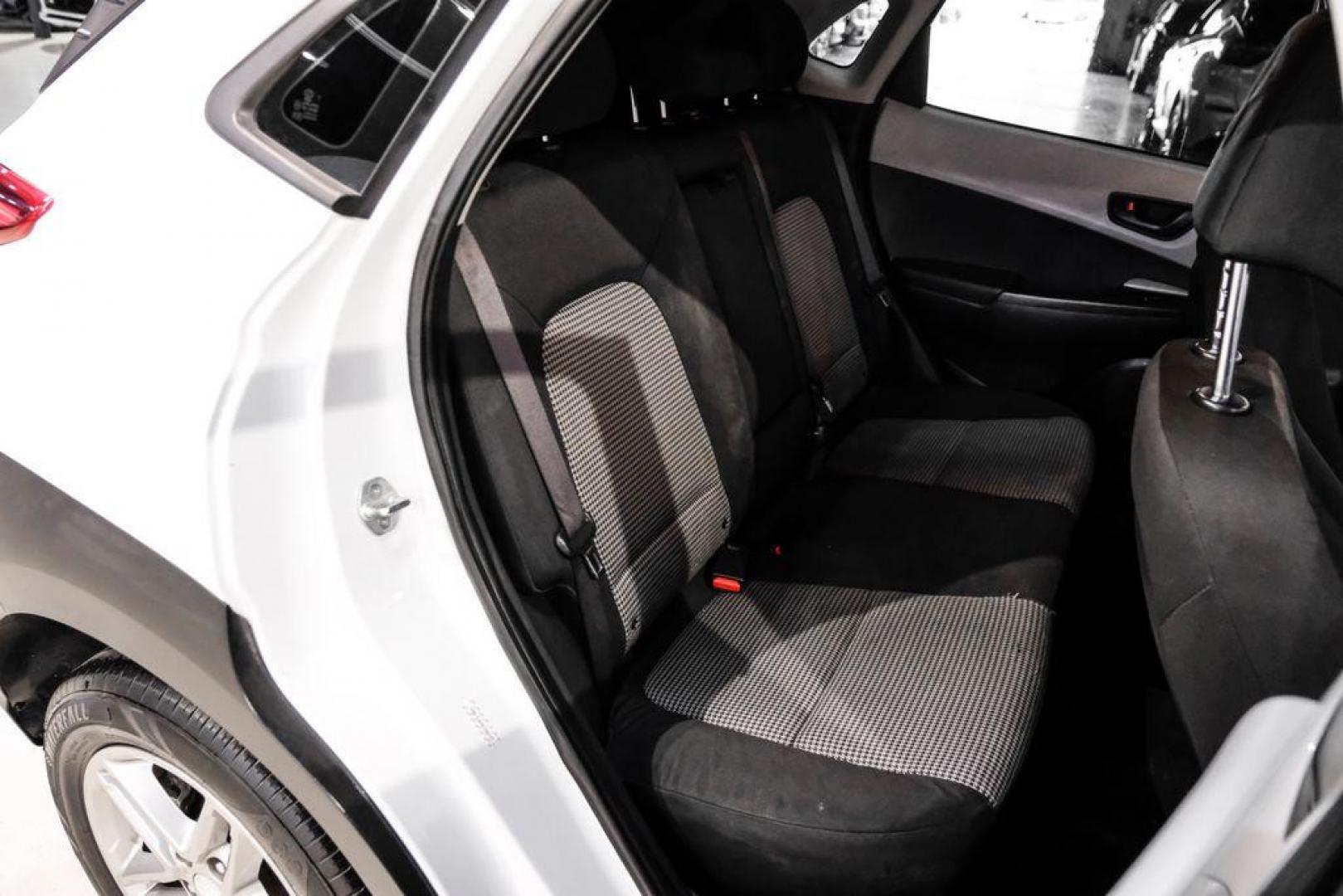 2019 White /Black Hyundai Kona SE (KM8K1CAA4KU) with an I4 engine, Automatic transmission, located at 15300 Midway Rd., Addison, TX, 75001, (972) 702-0011, 32.958321, -96.838074 - Photo#30