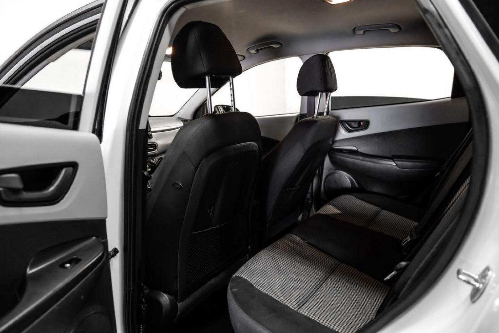 2019 White /Black Hyundai Kona SE (KM8K1CAA4KU) with an I4 engine, Automatic transmission, located at 15300 Midway Rd., Addison, TX, 75001, (972) 702-0011, 32.958321, -96.838074 - Photo#33