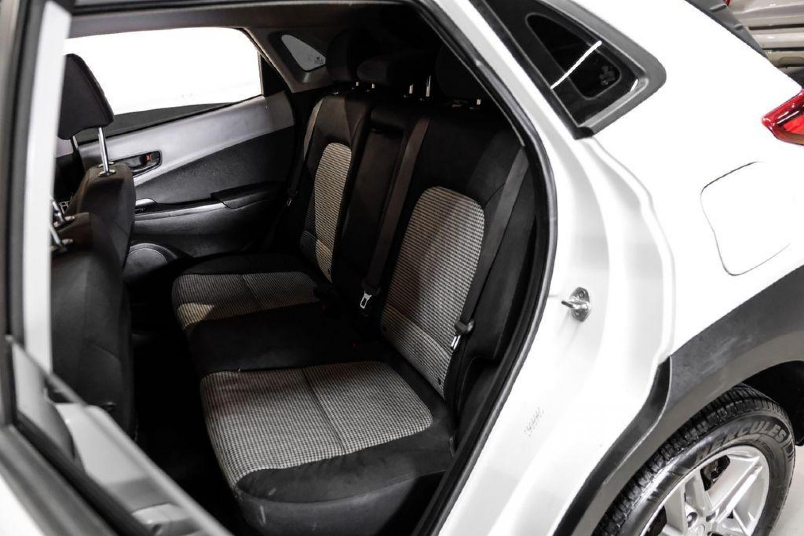 2019 White /Black Hyundai Kona SE (KM8K1CAA4KU) with an I4 engine, Automatic transmission, located at 15300 Midway Rd., Addison, TX, 75001, (972) 702-0011, 32.958321, -96.838074 - Photo#35